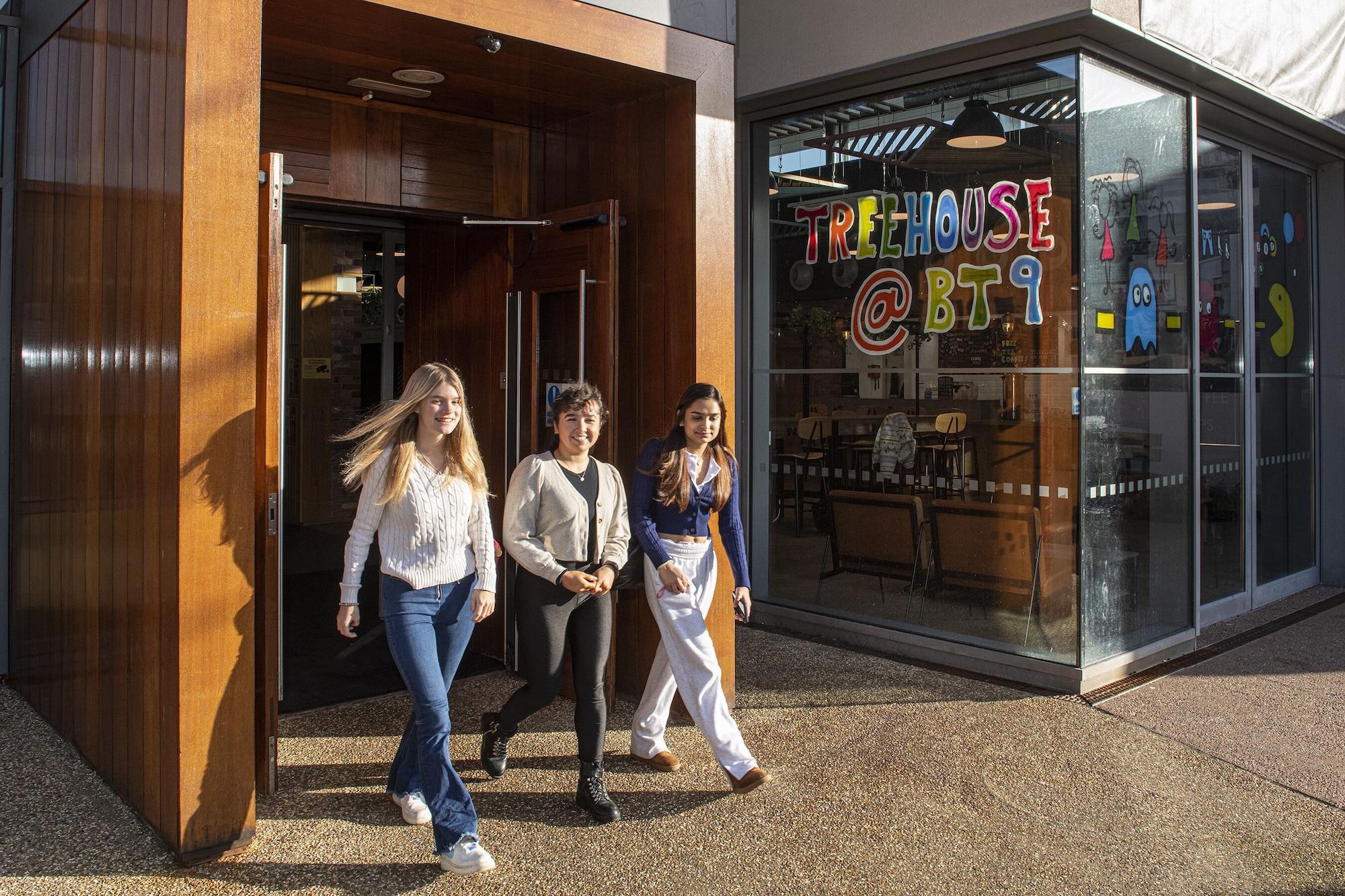 Vista Lobby Queens University Belfast - Elms Village - Hostel
