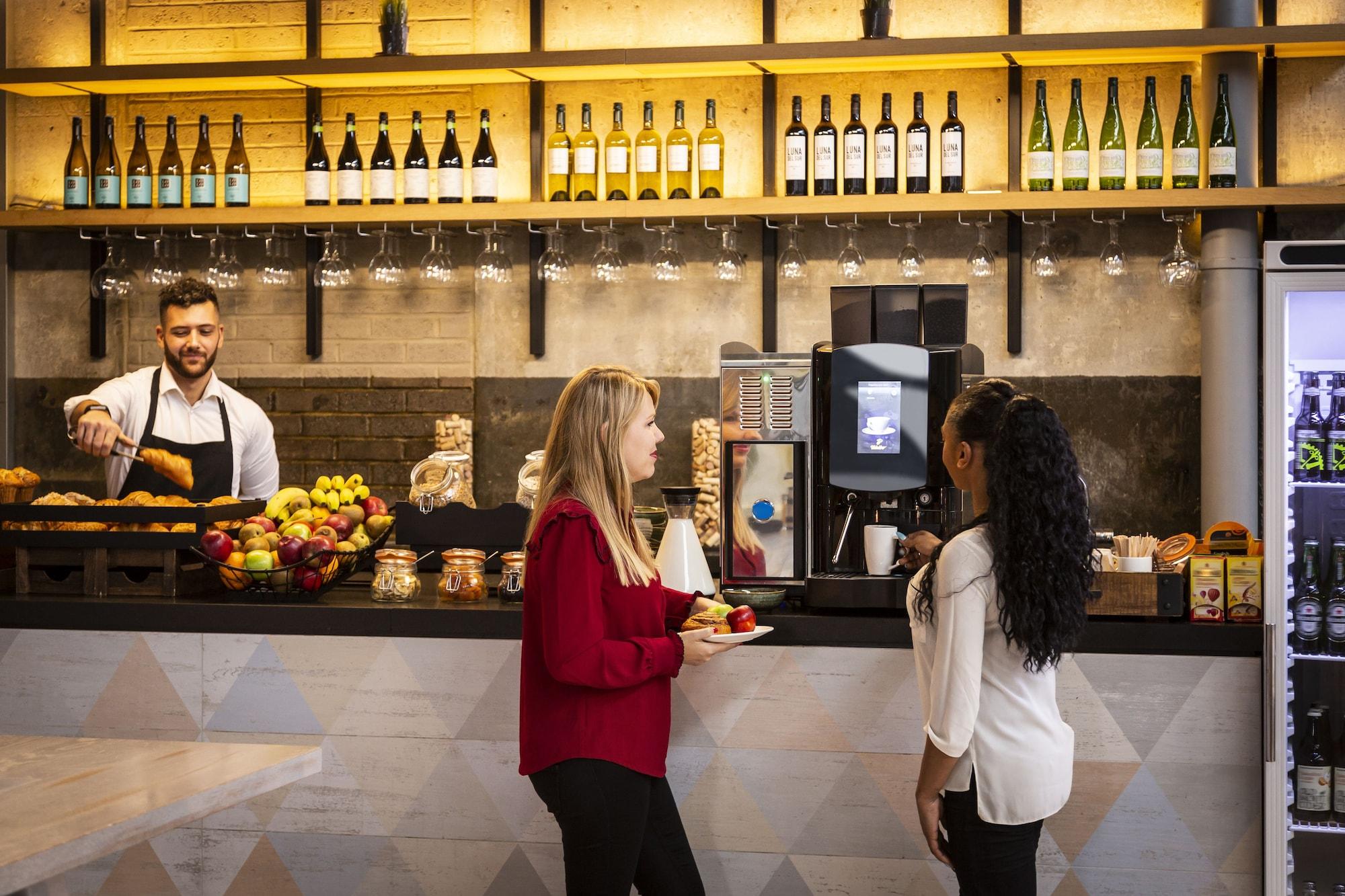 Bar/Salón Aparthotel Adagio London Brentford