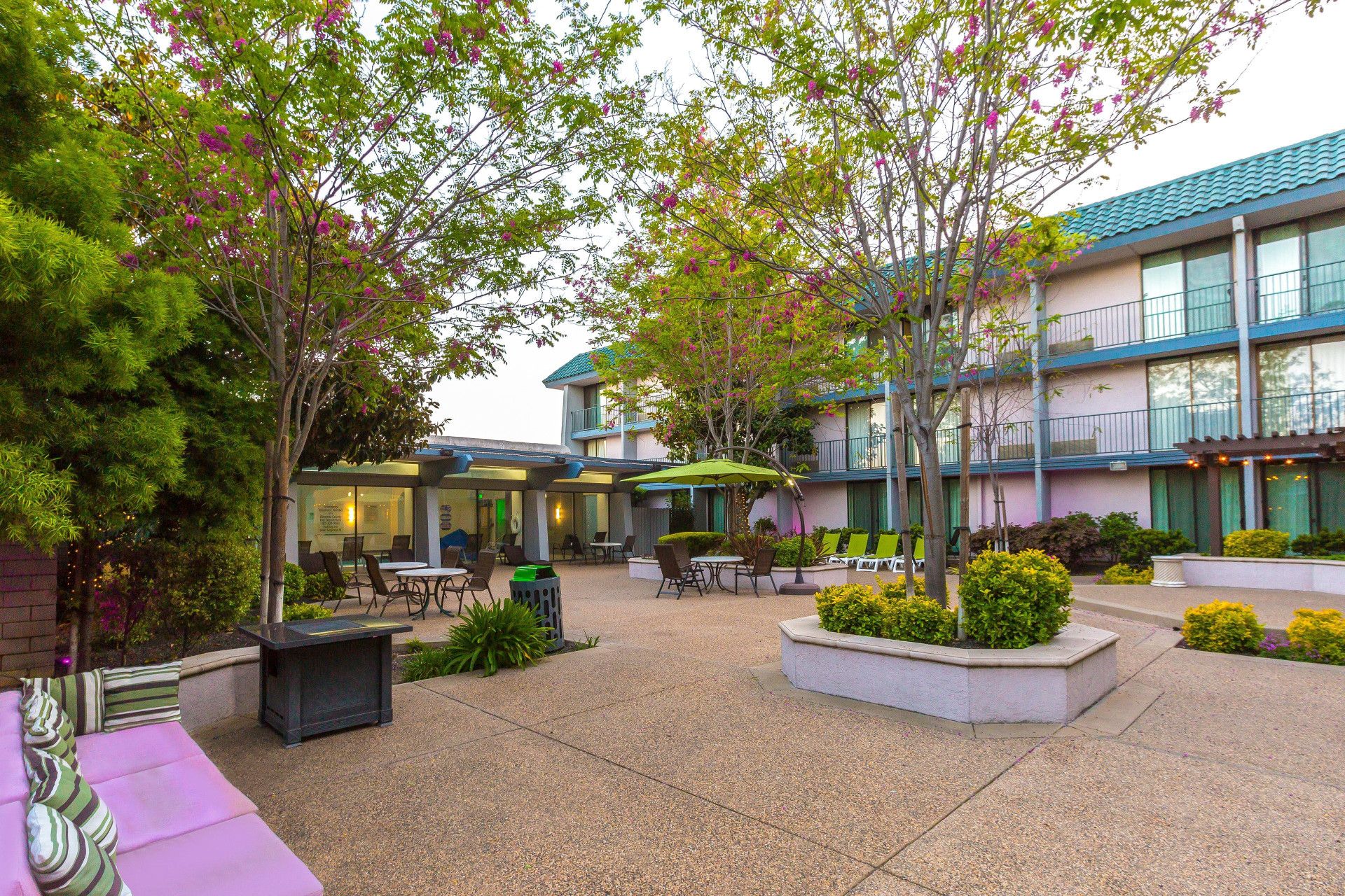 Vista Exterior Holiday Inn Dublin-Pleasanton by IHG