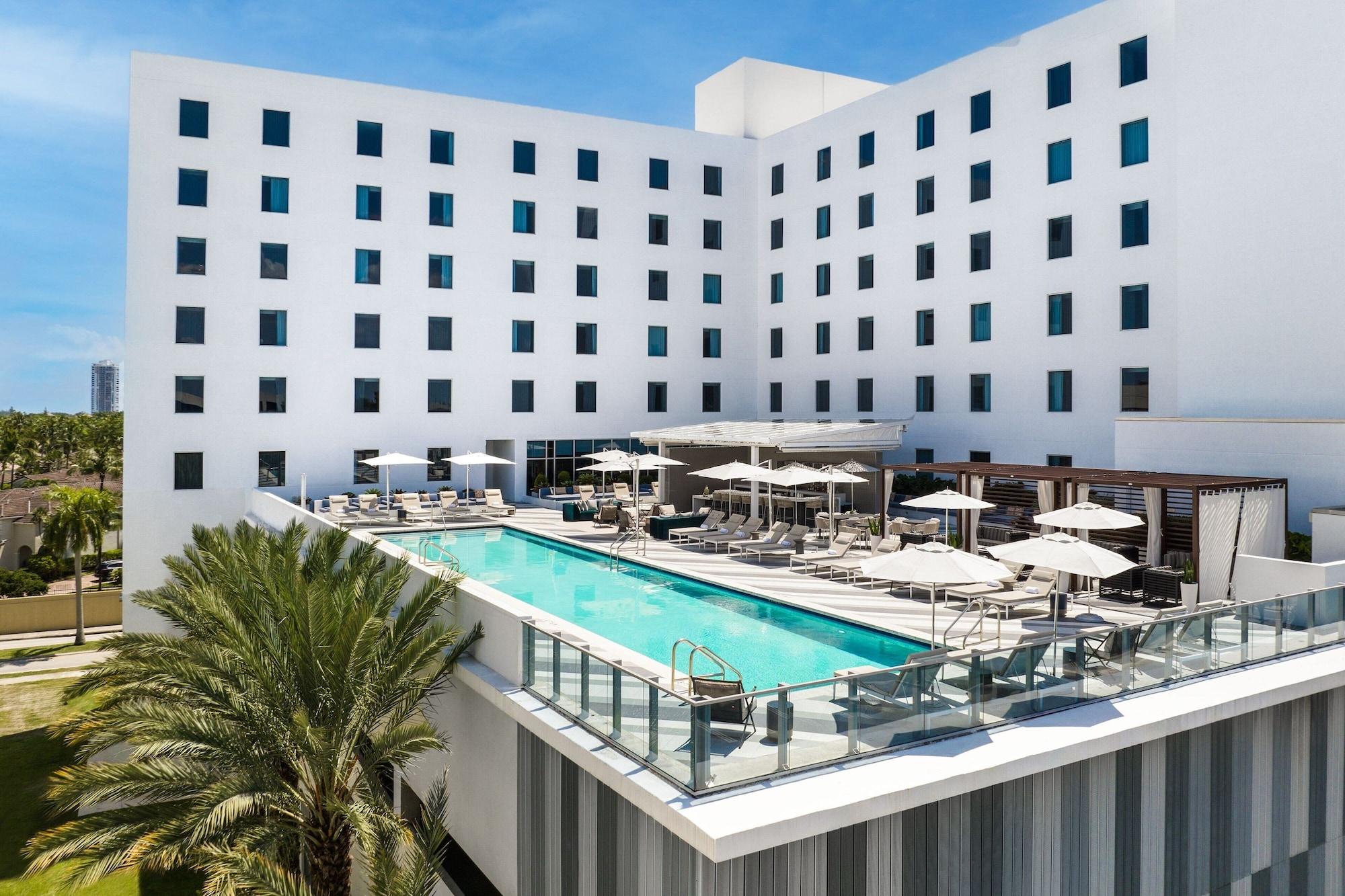 Vista Piscina AC Hotel by Marriott Miami Aventura