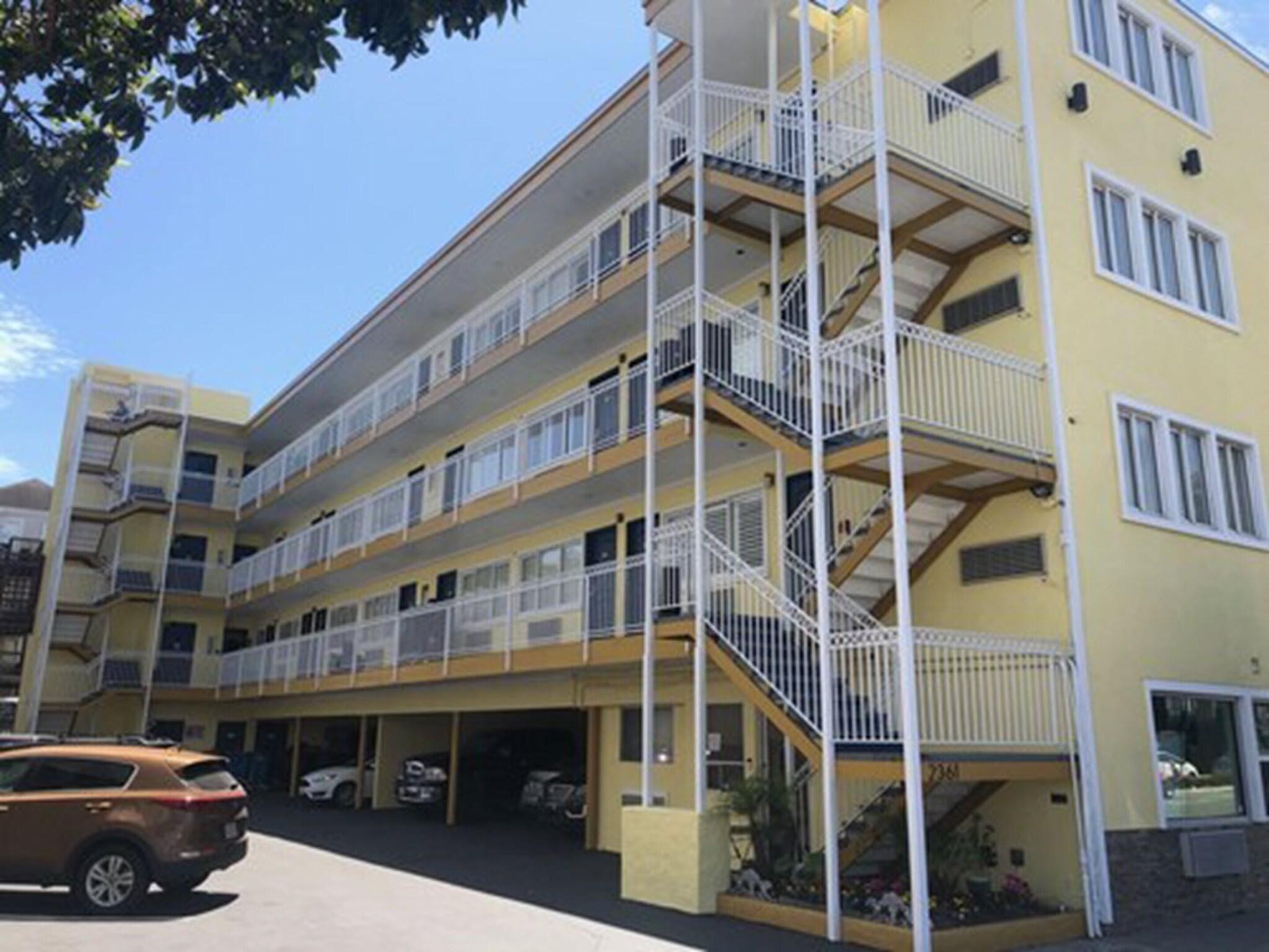 Vista Exterior Presidio Parkway Inn