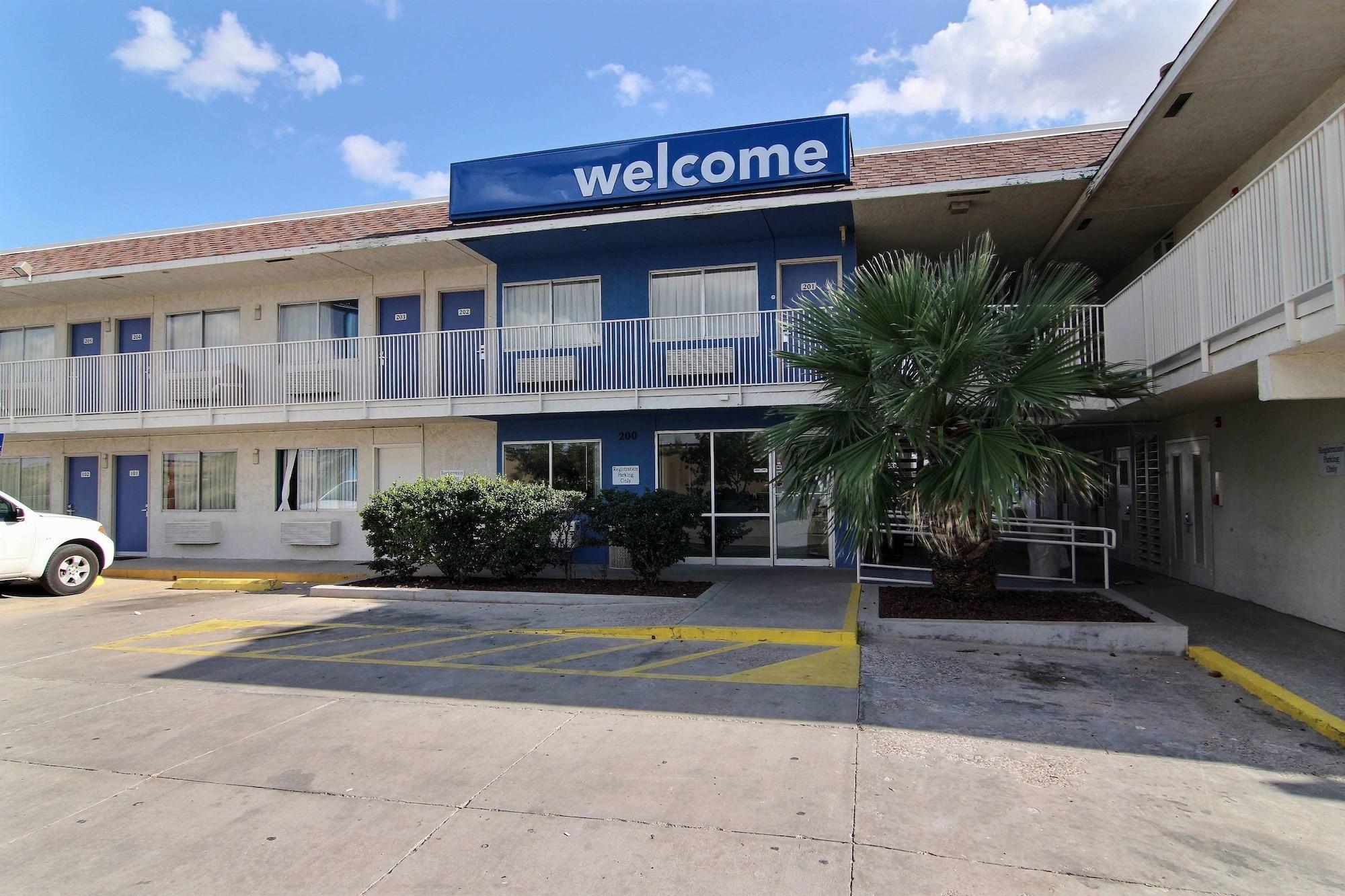 Vista Exterior Motel 6 Odessa, TX