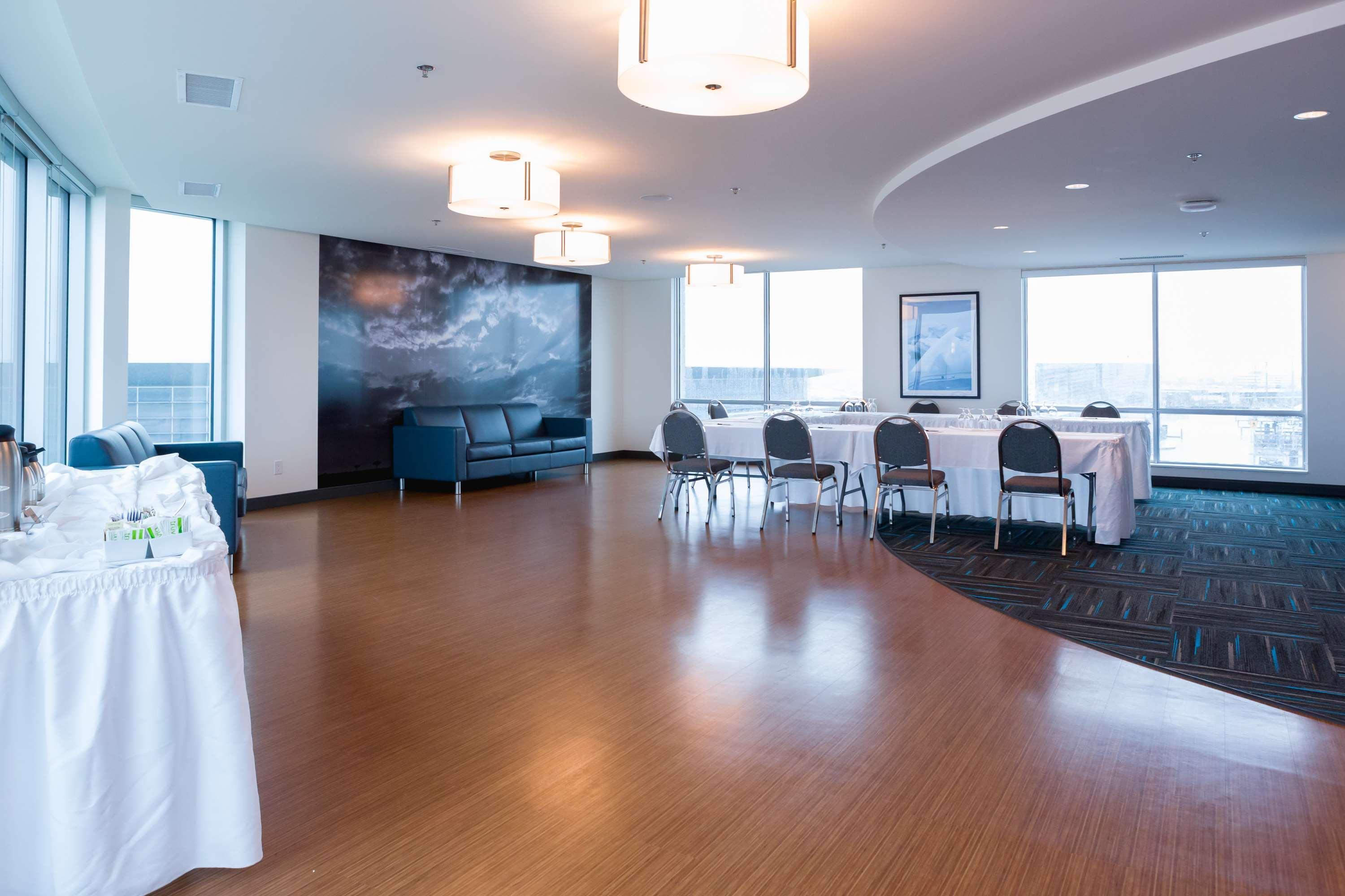 Bar/Salón The Grand Winnipeg Airport Hotel by Lakeview