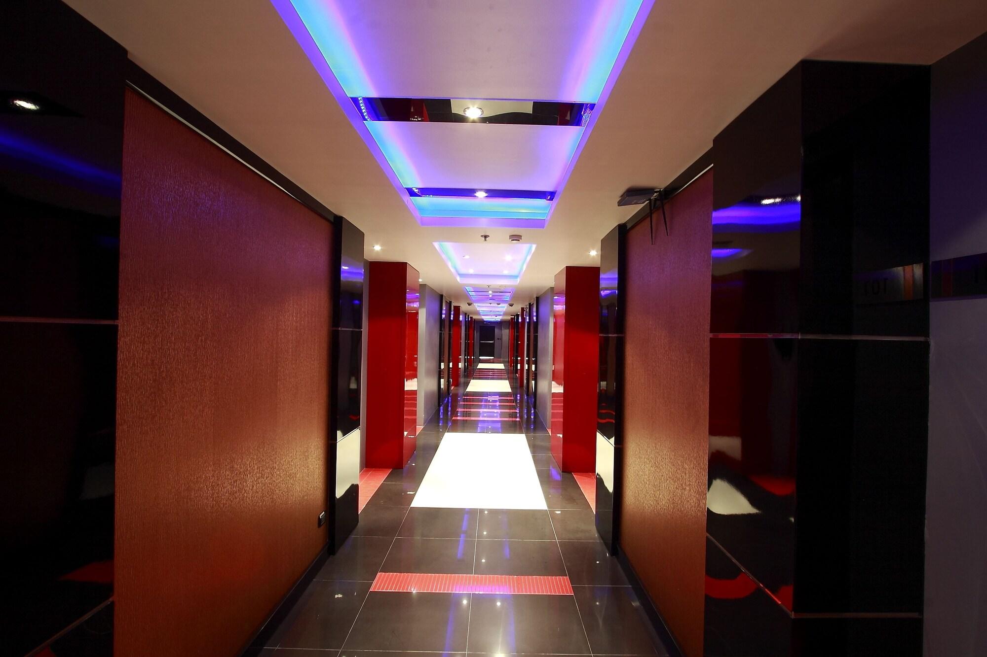 Varios Absolute Bangla Suites