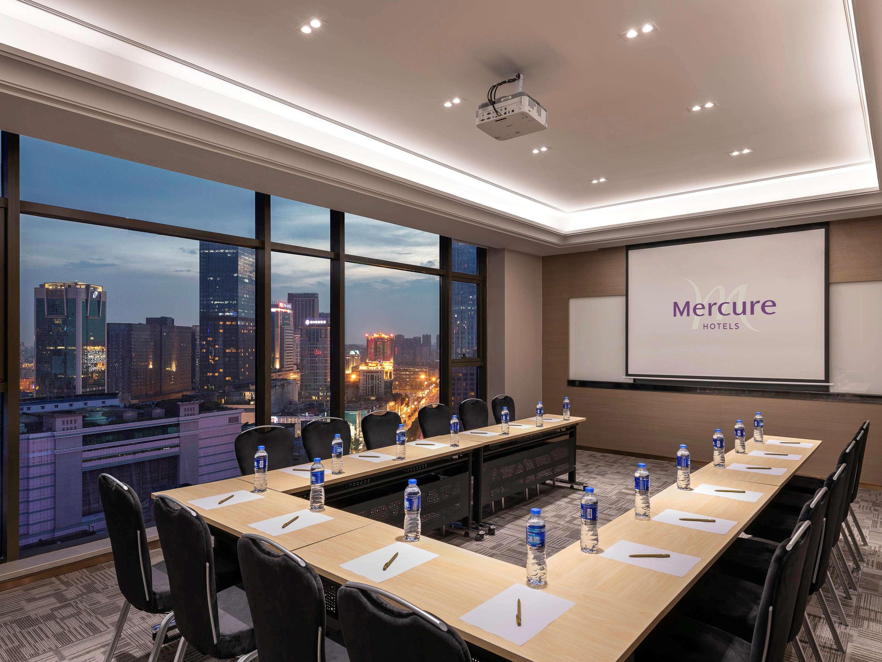 Centro de Negocios Mercure Chengdu Chunxi
