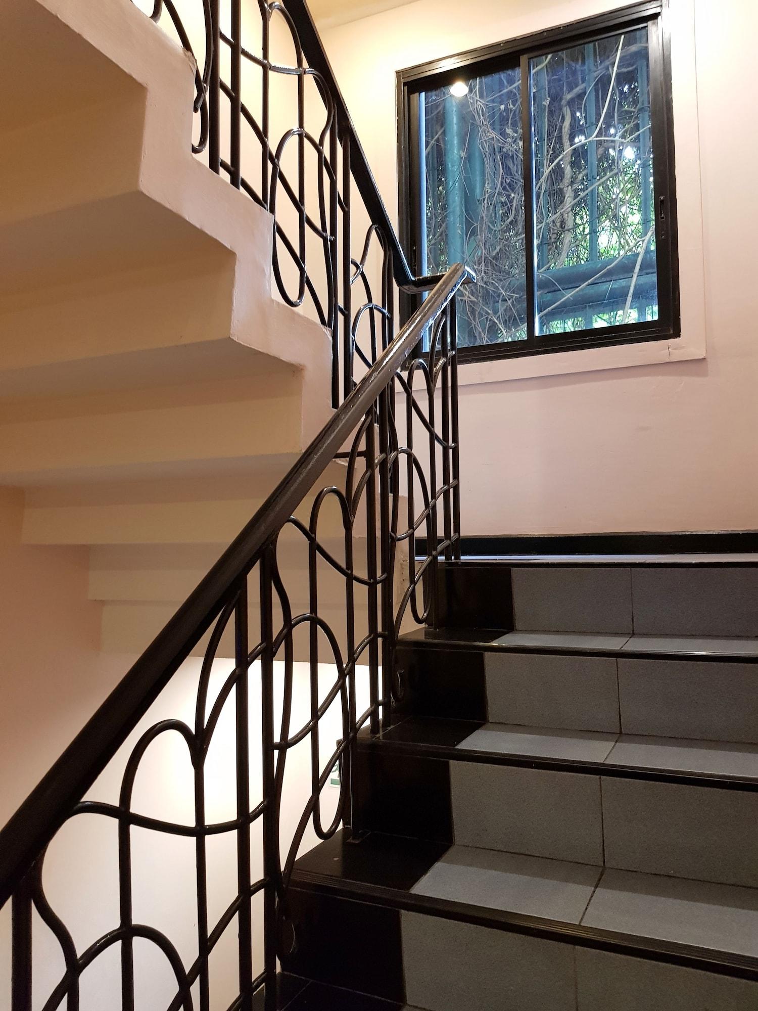 Varios Studio Sukhumvit 18 by iCheck Inn