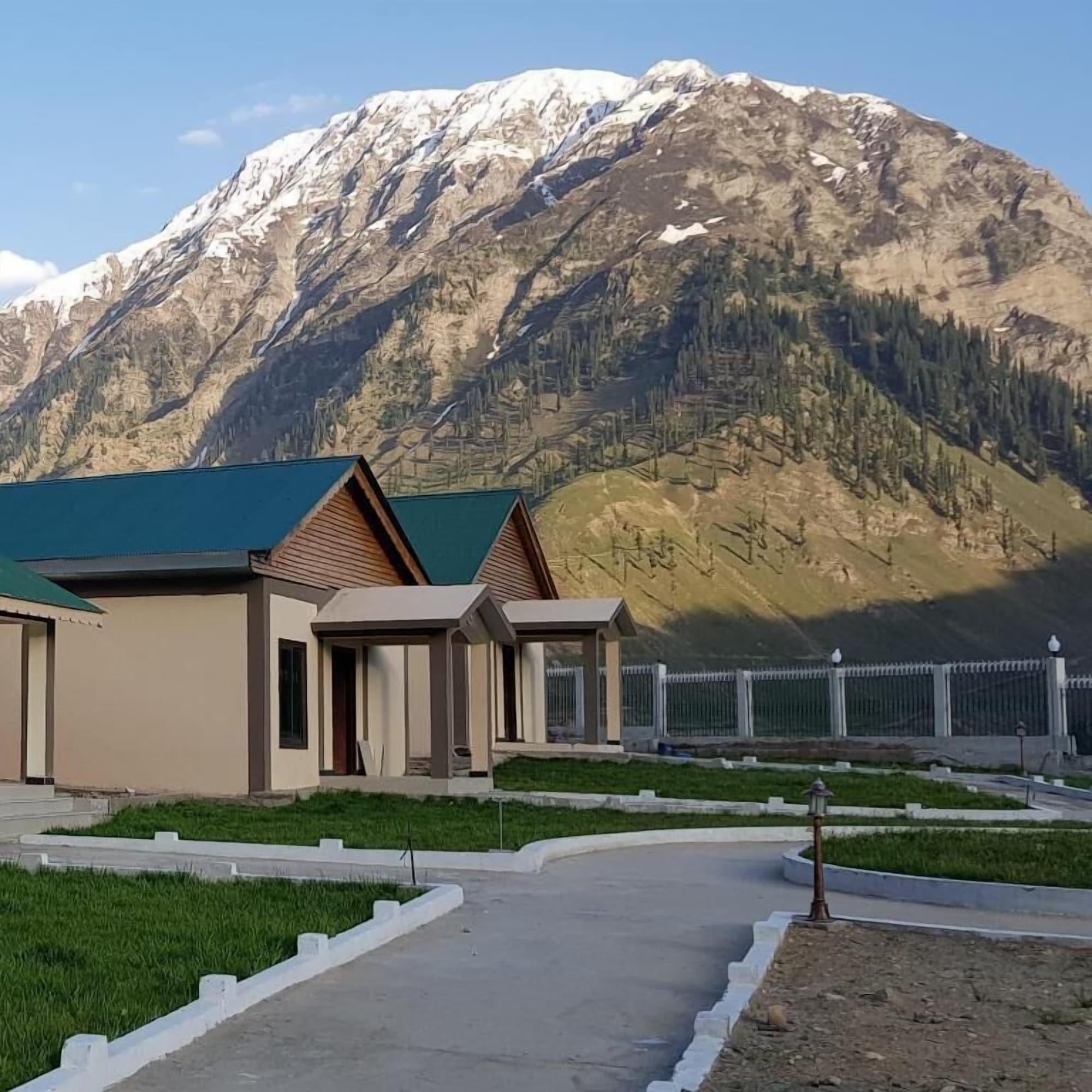Vista Exterior Pine Top Resort Batakundi