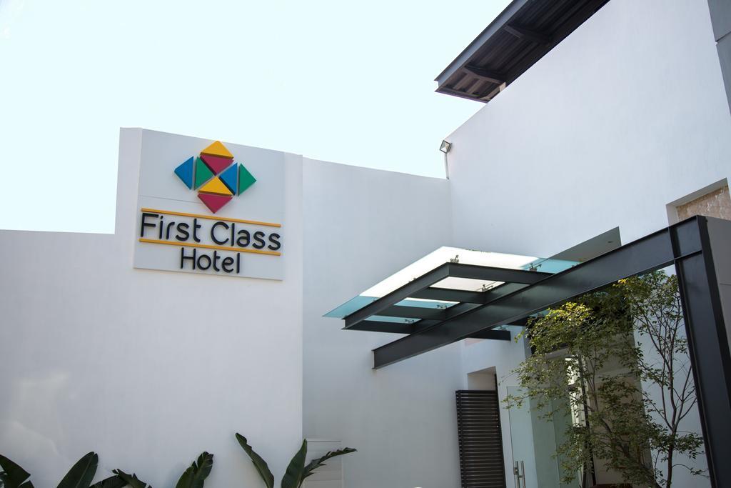 Vista da fachada FCH Hotel Expo Adults Only
