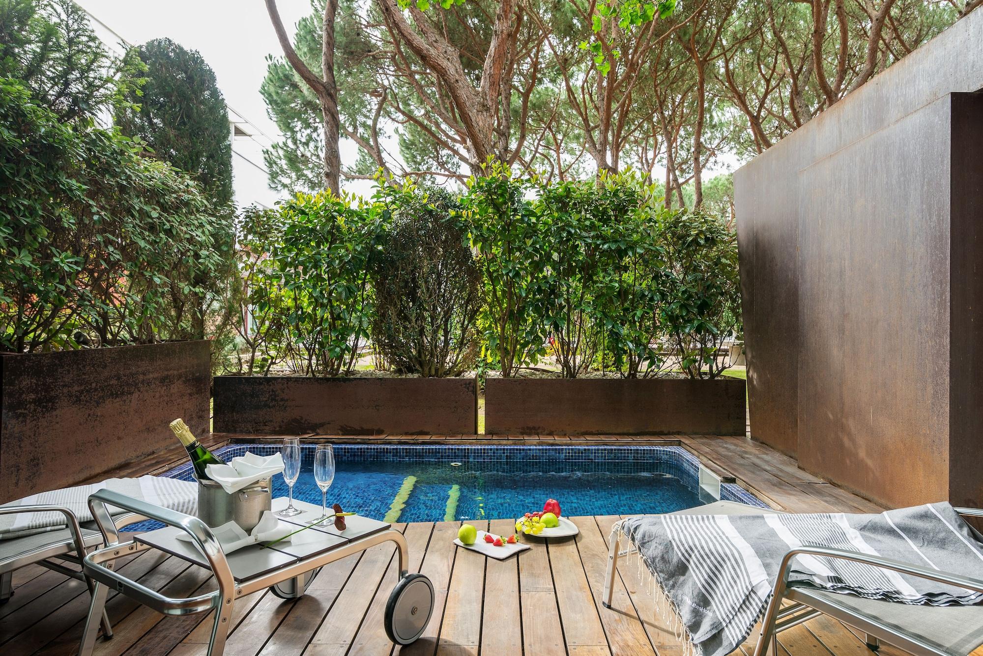 Vista Piscina Hotel NM Suites by Escampa Hotels