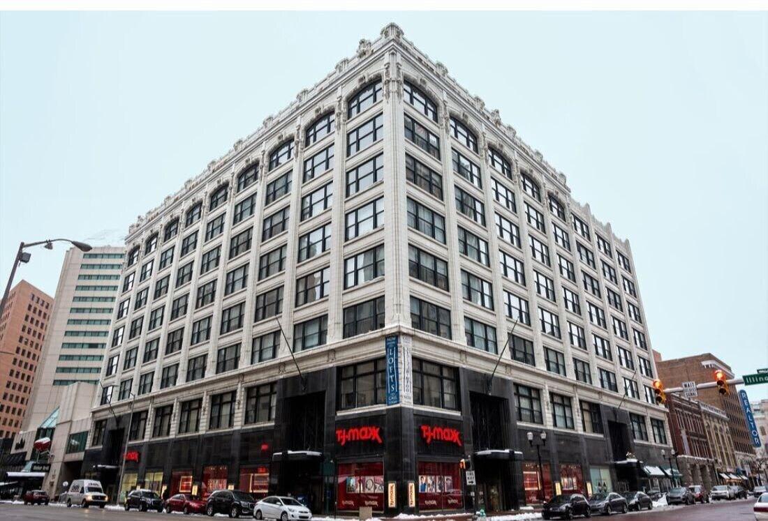 Vista Exterior 2BR/2BA In The Block Apartment by CozySuites