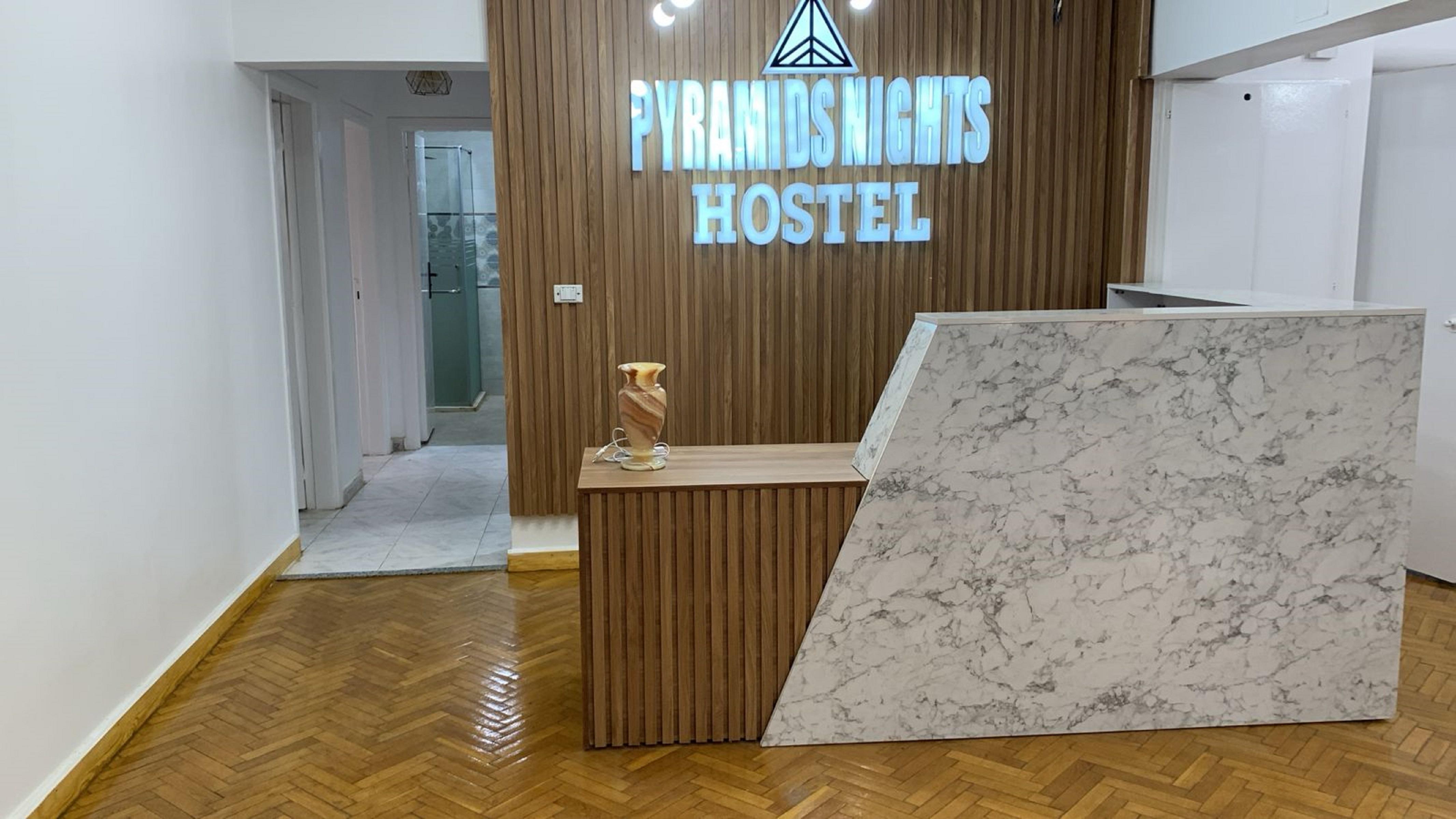 Varios Pyramids Nights Hostel