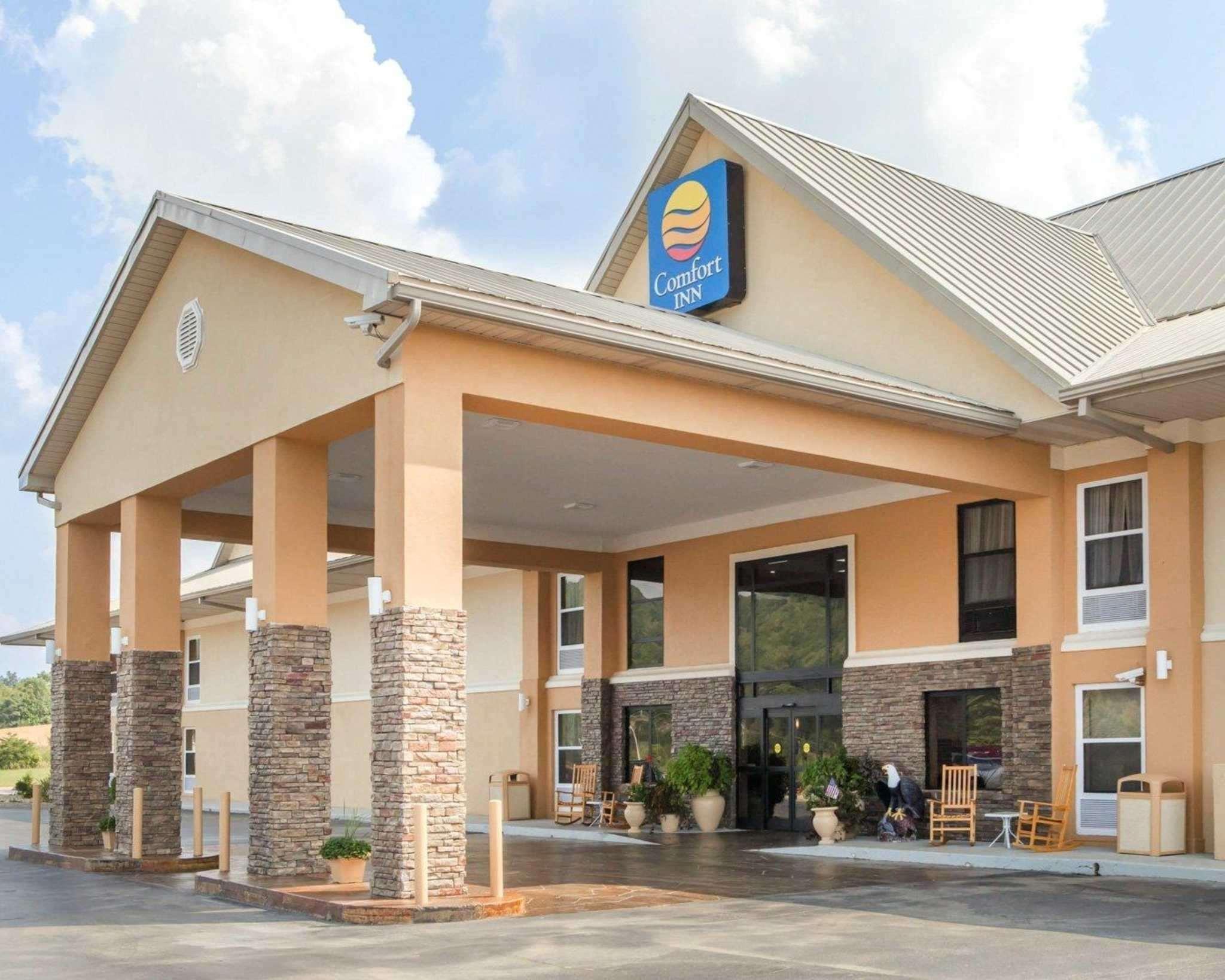 Vista Exterior Comfort Inn at Royal Blue