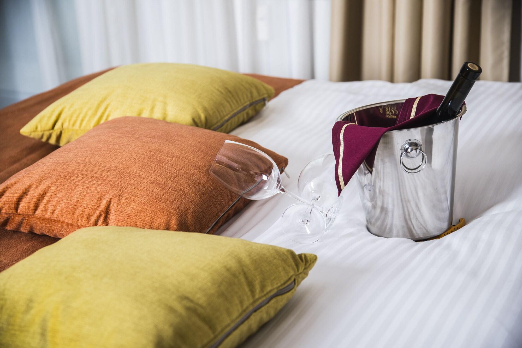 Varios Hotel Marshal