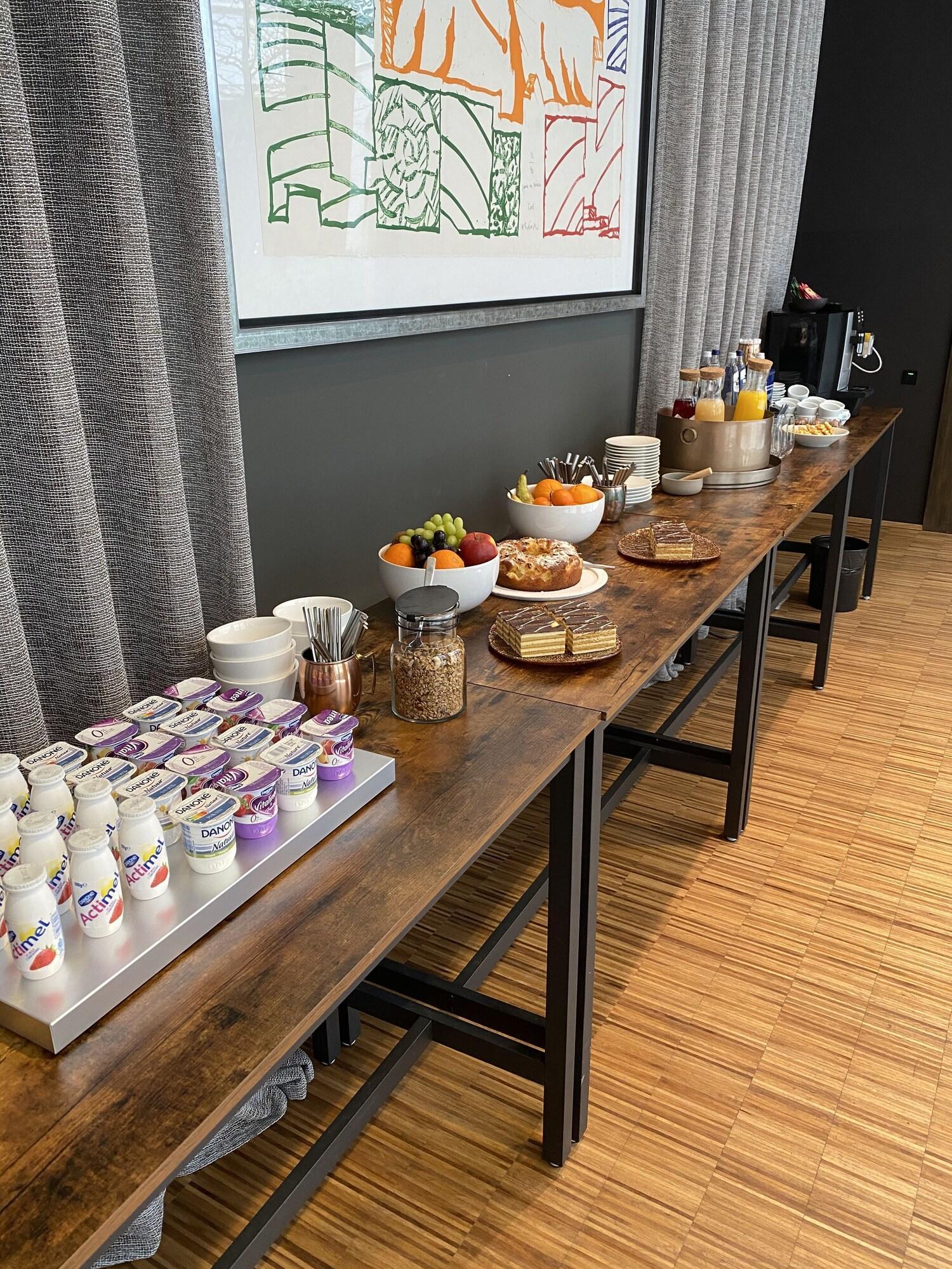 Vista Lobby Hotel The Fourth - Tafelrond