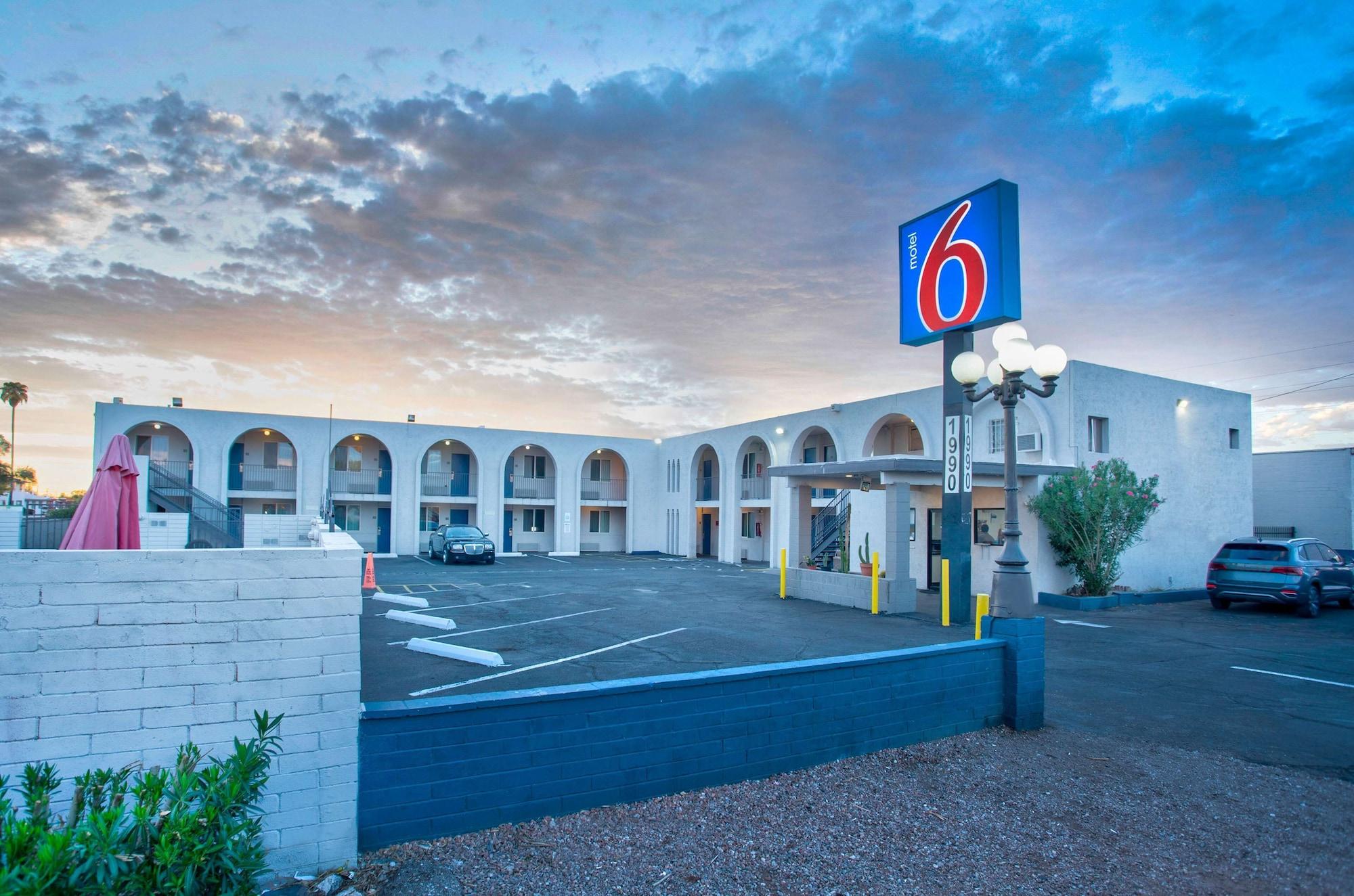 Vista Exterior Motel 6 Tucson, AZ - East Williams Center