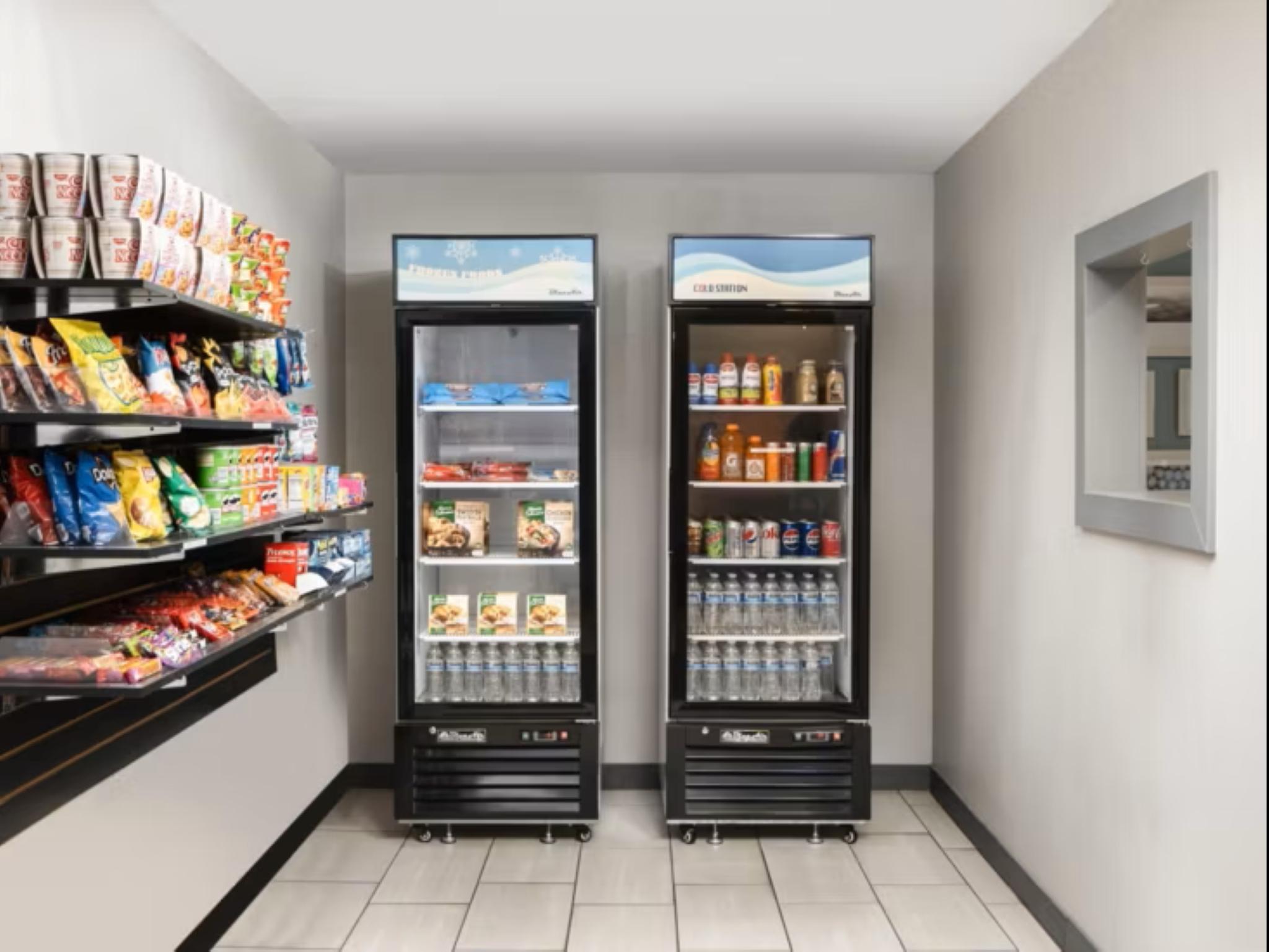 Bar/Salón Garner Hotel North Bergen - NYC Gateway by IHG