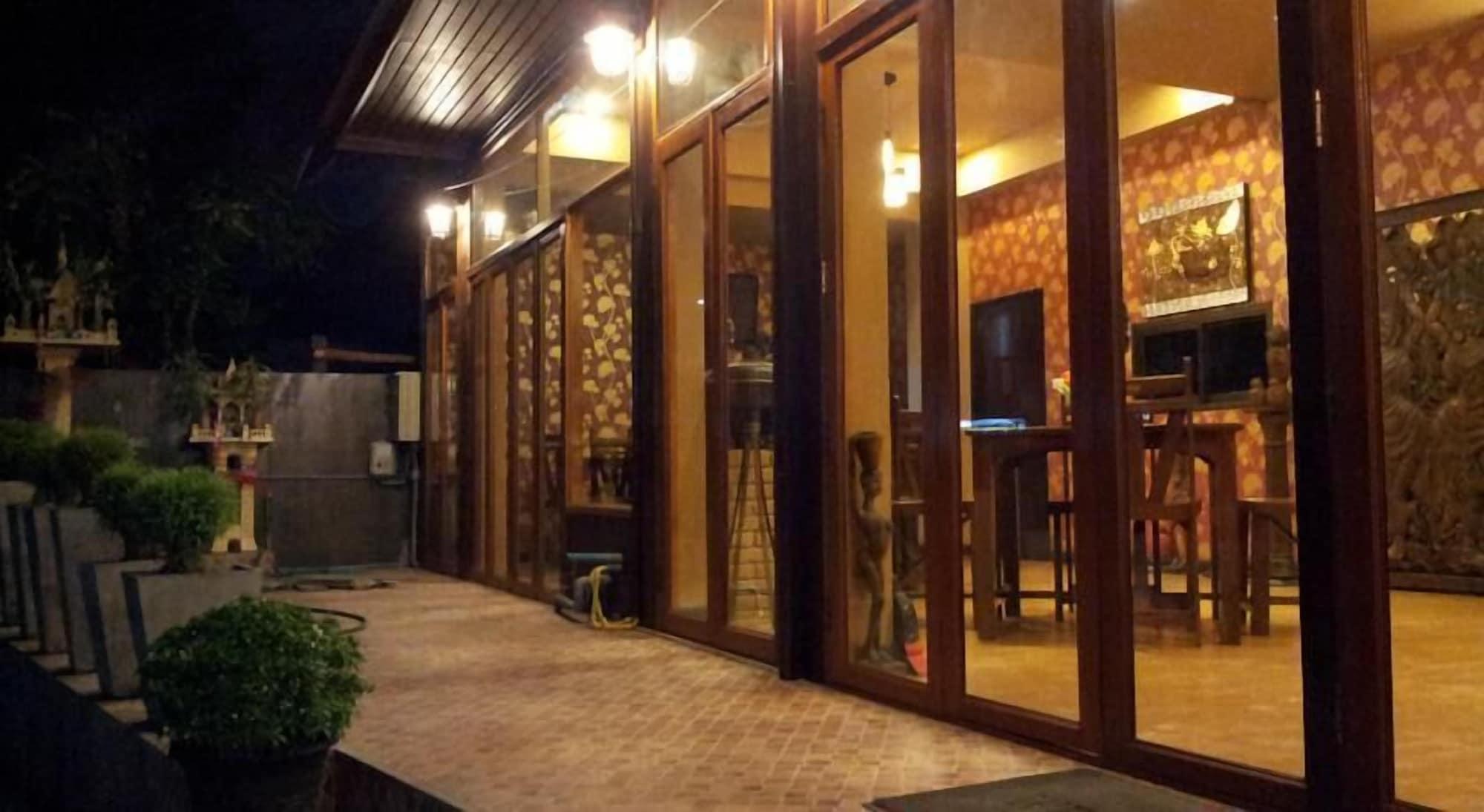 Varios Teeraya Boutique Guesthouse - Hostel