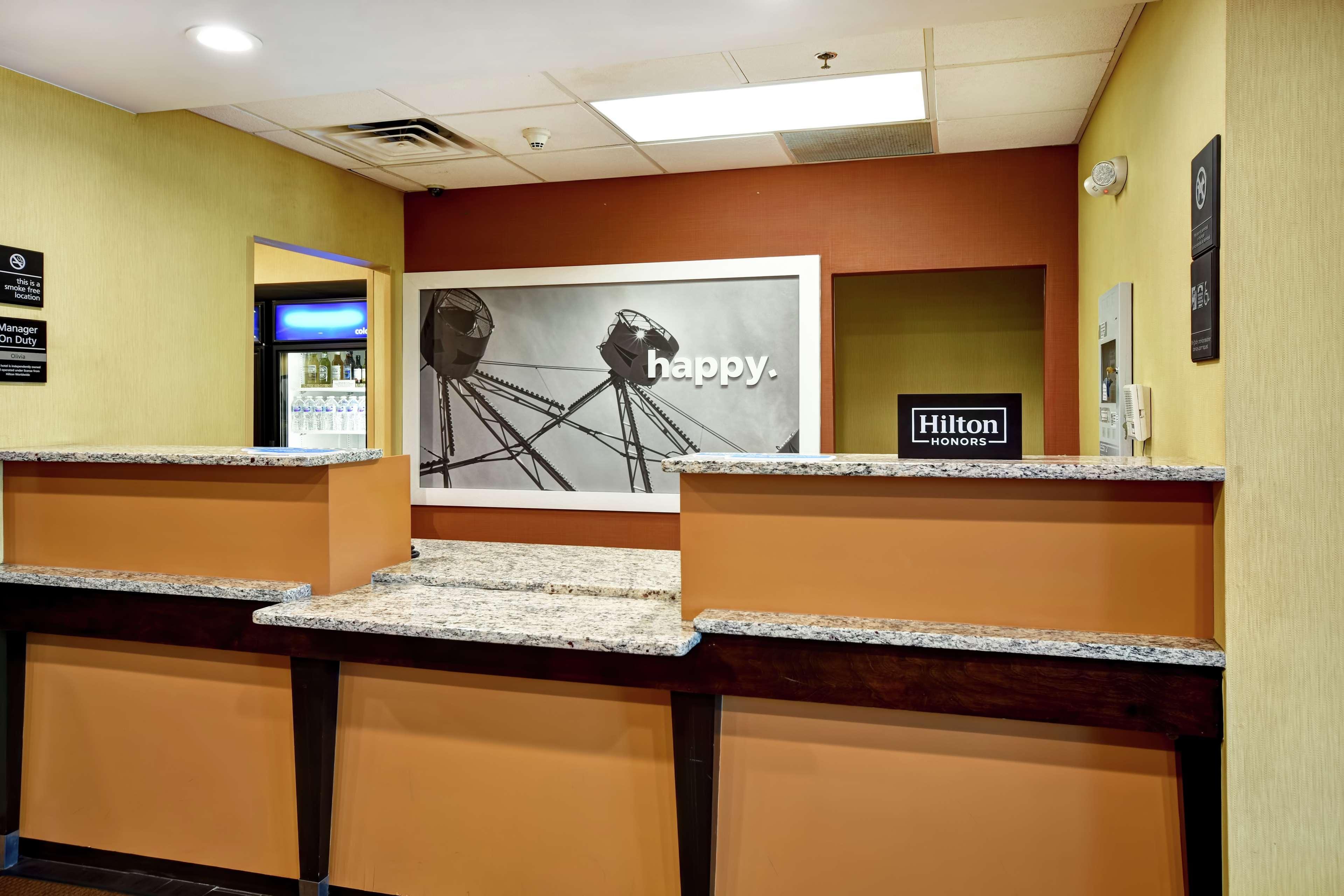 Vista Lobby Hampton Inn Chicopee/Springfield