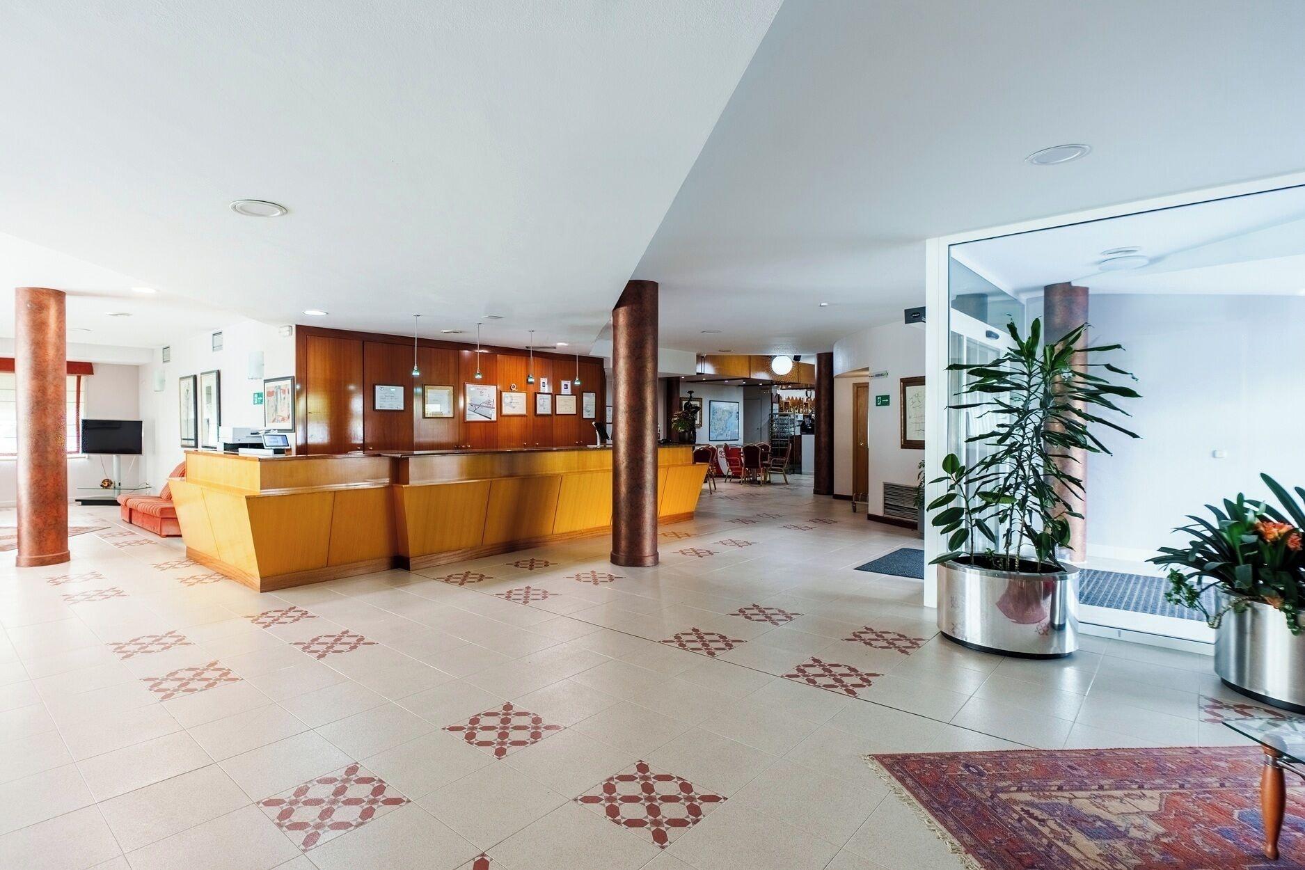 Vista Lobby Rey Arturo Burgos