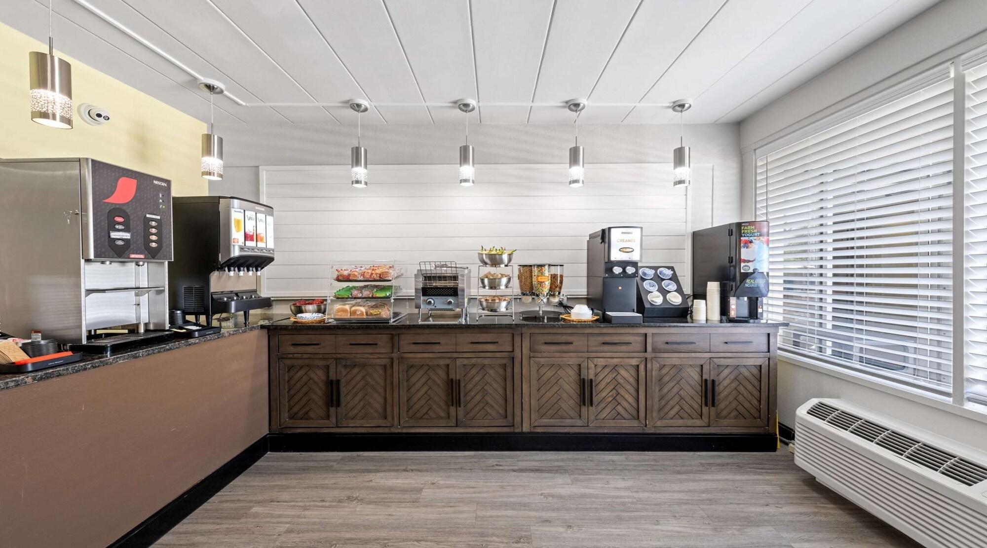 Restaurant SureStay Hotel by Best Western Virginia Beach Royal Clipper