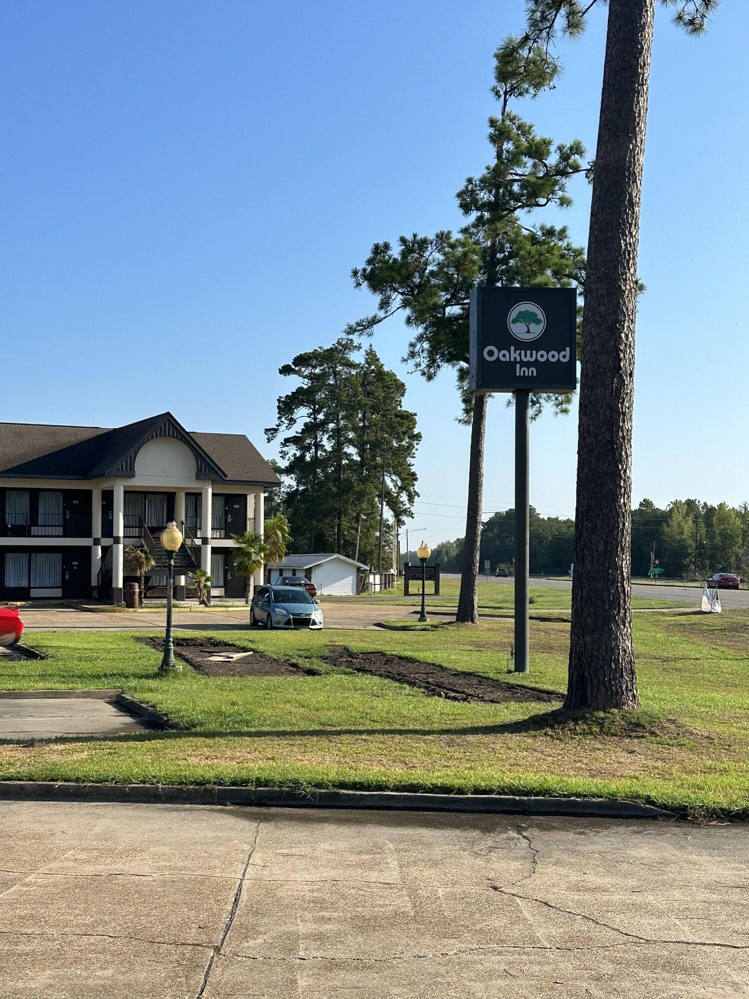 Vista Exterior Oakwood Inn