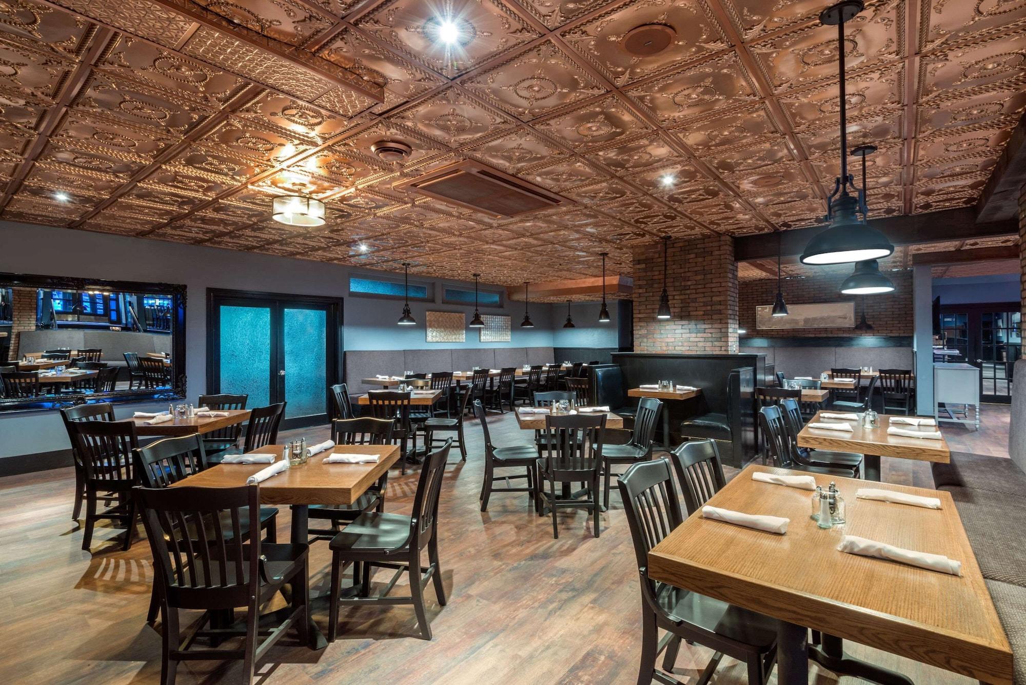 Restaurant Ramada Plaza by Wyndham Gatineau/Manoir du Casino