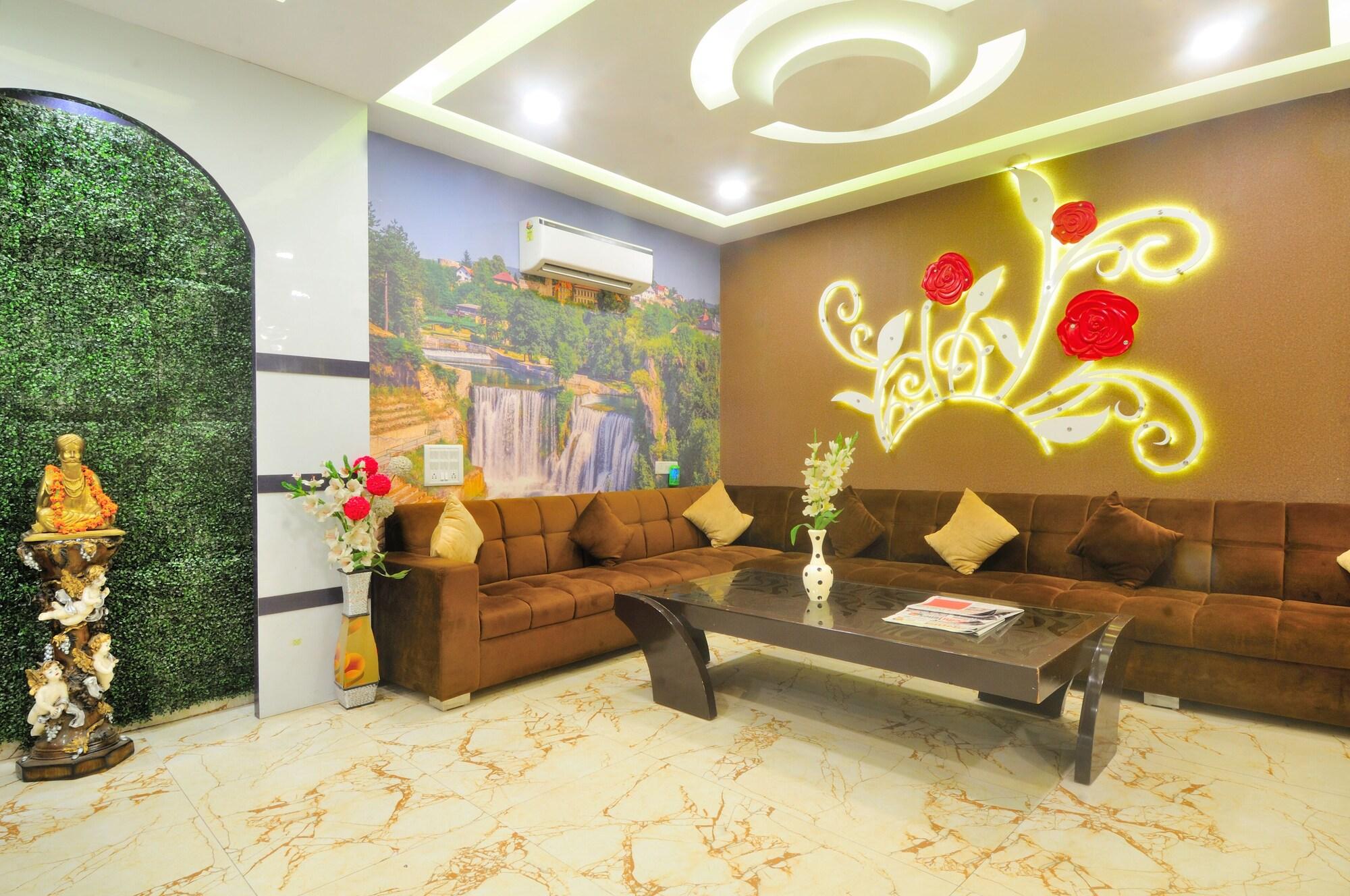 Varios Check In Room Chuna Mandi