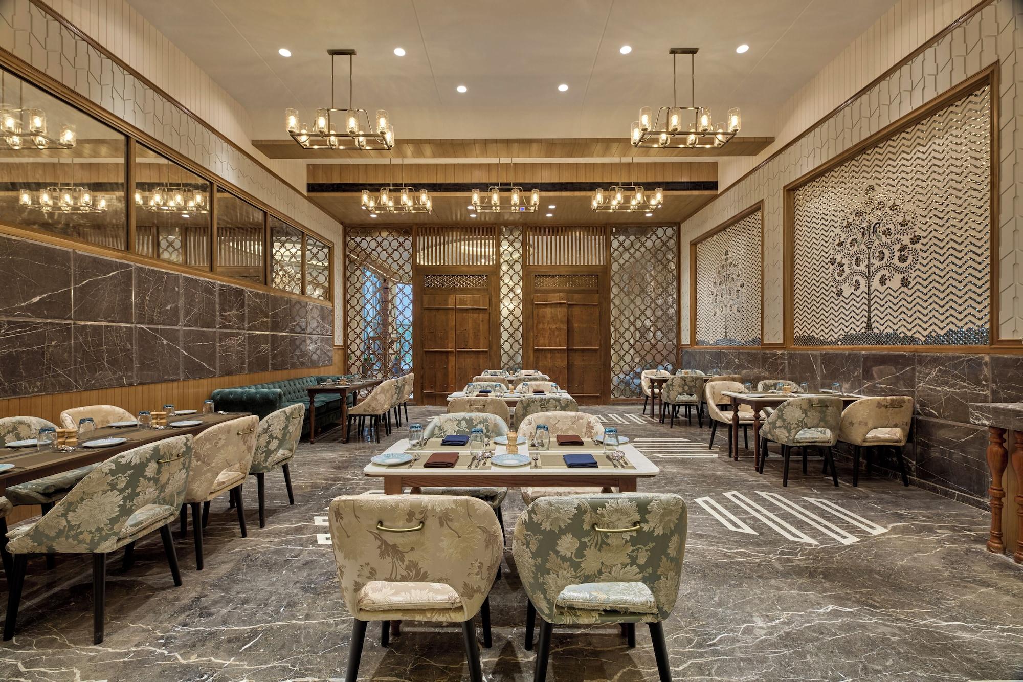 Restaurant WelcomHeritage Akashganga Resort & Spa