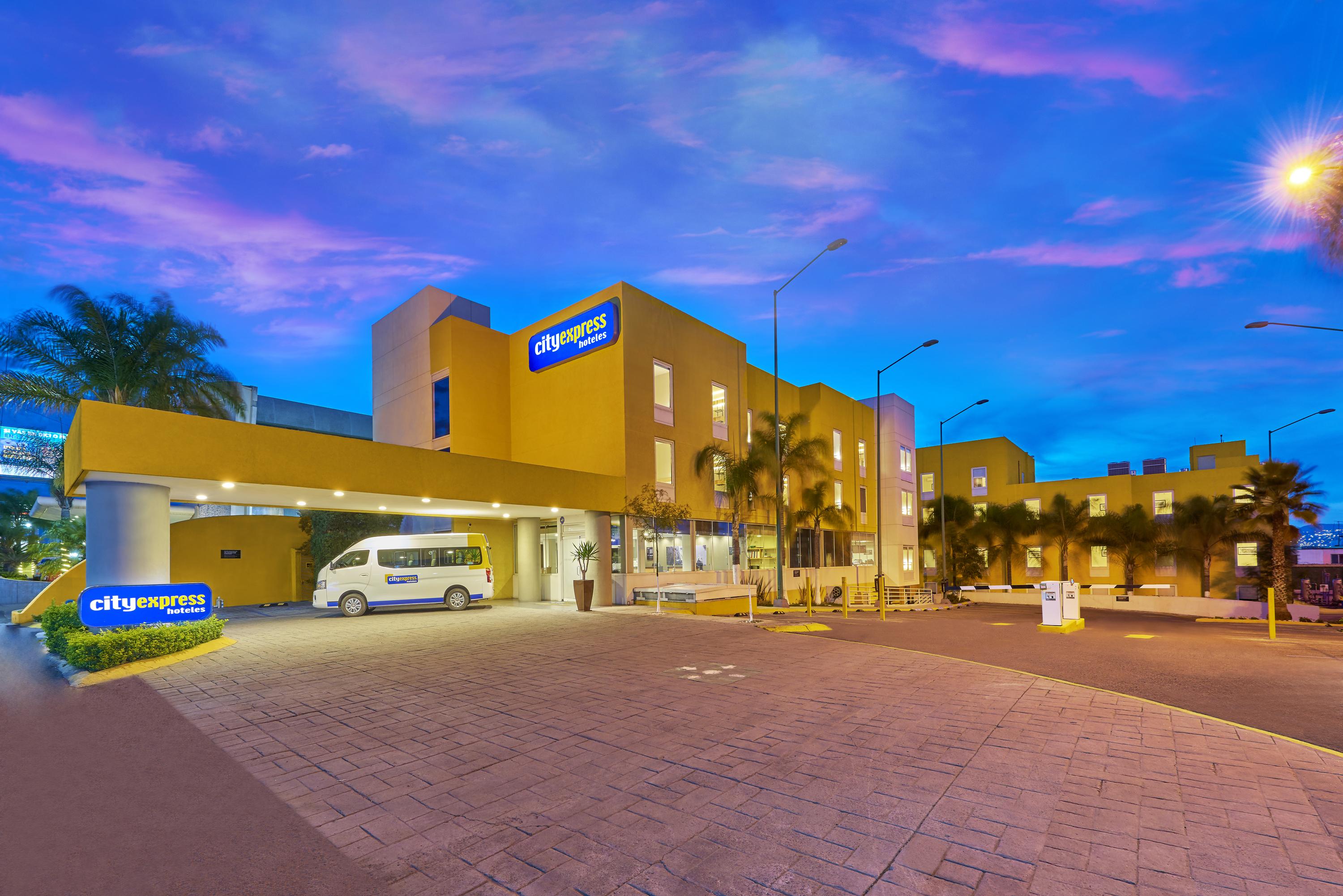 Vista Exterior City Express by Marriott Queretaro