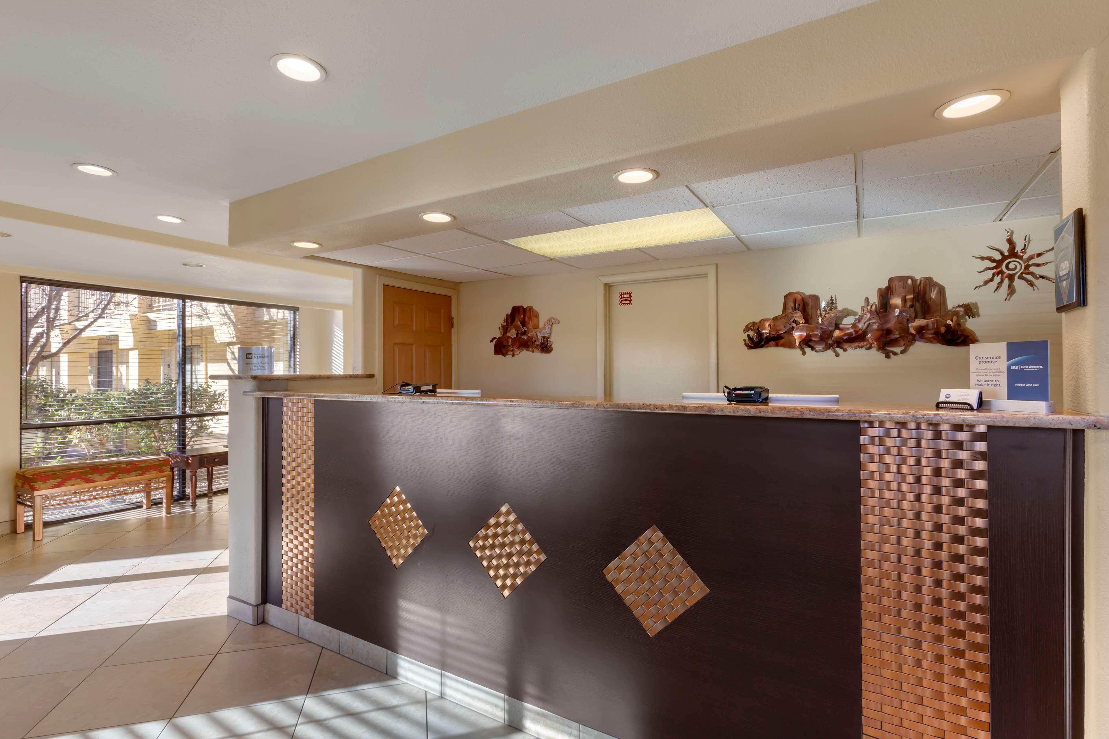Vista Lobby Best Western Desert Inn