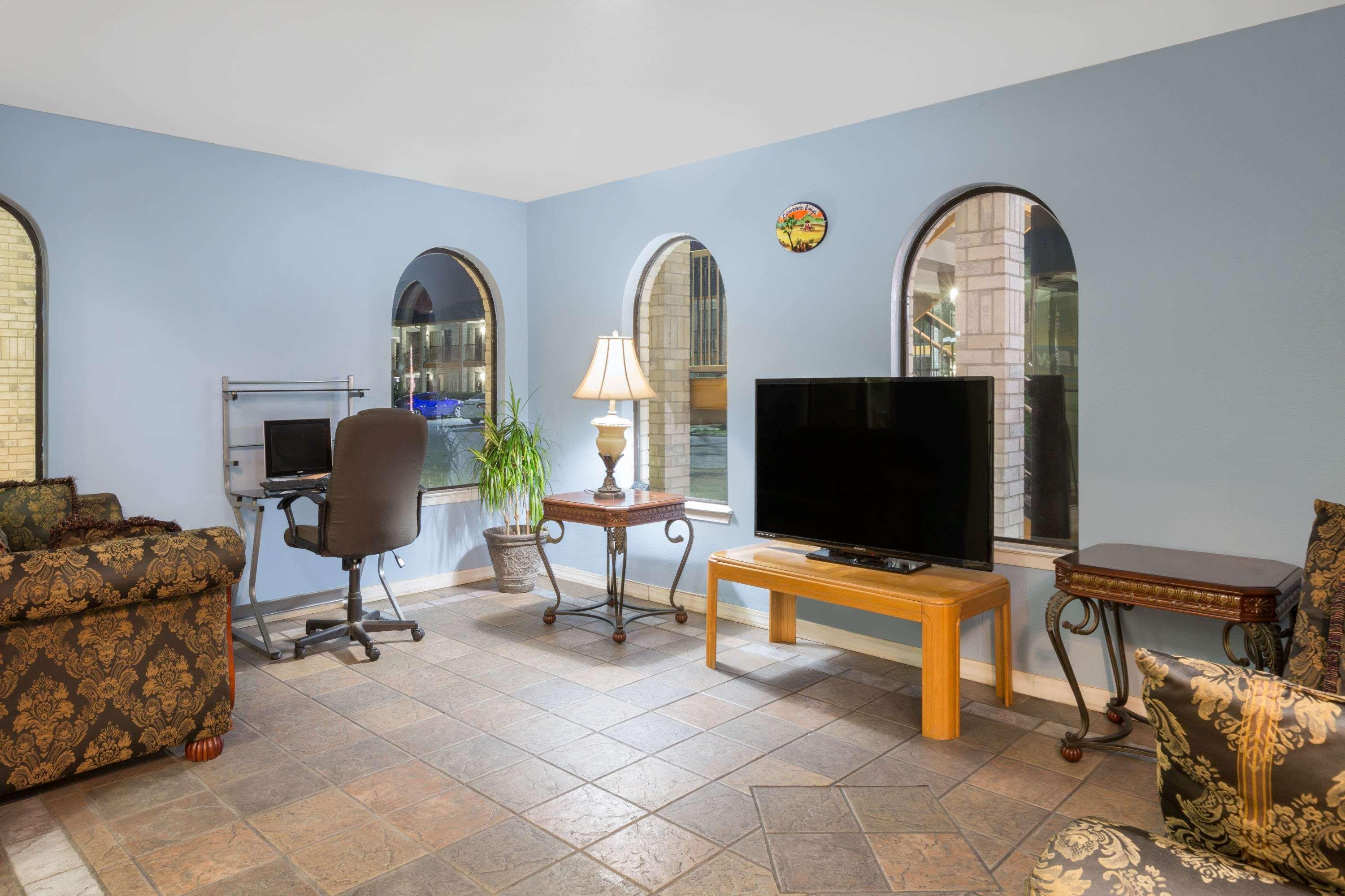 Centro de Negocios Days Inn by Wyndham San Antonio