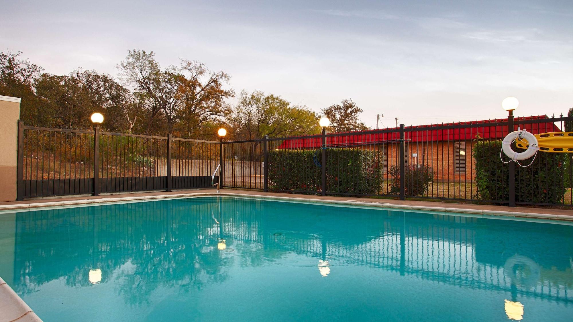 Vista Piscina Best Western Plus Graham Inn