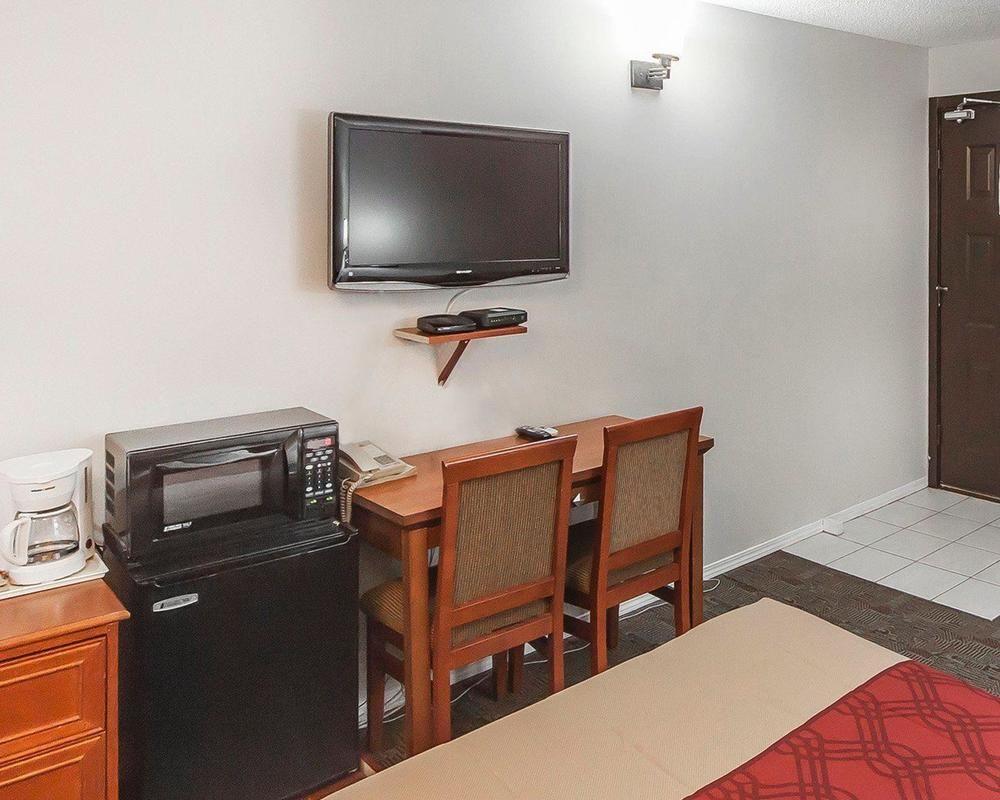 Vista Lobby Econo Lodge Inn & Suites