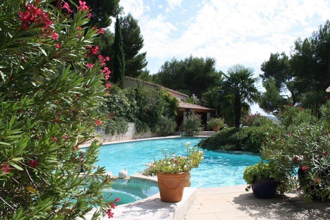 Vista Piscina Les Roches Rouges Chambres d'hôtes