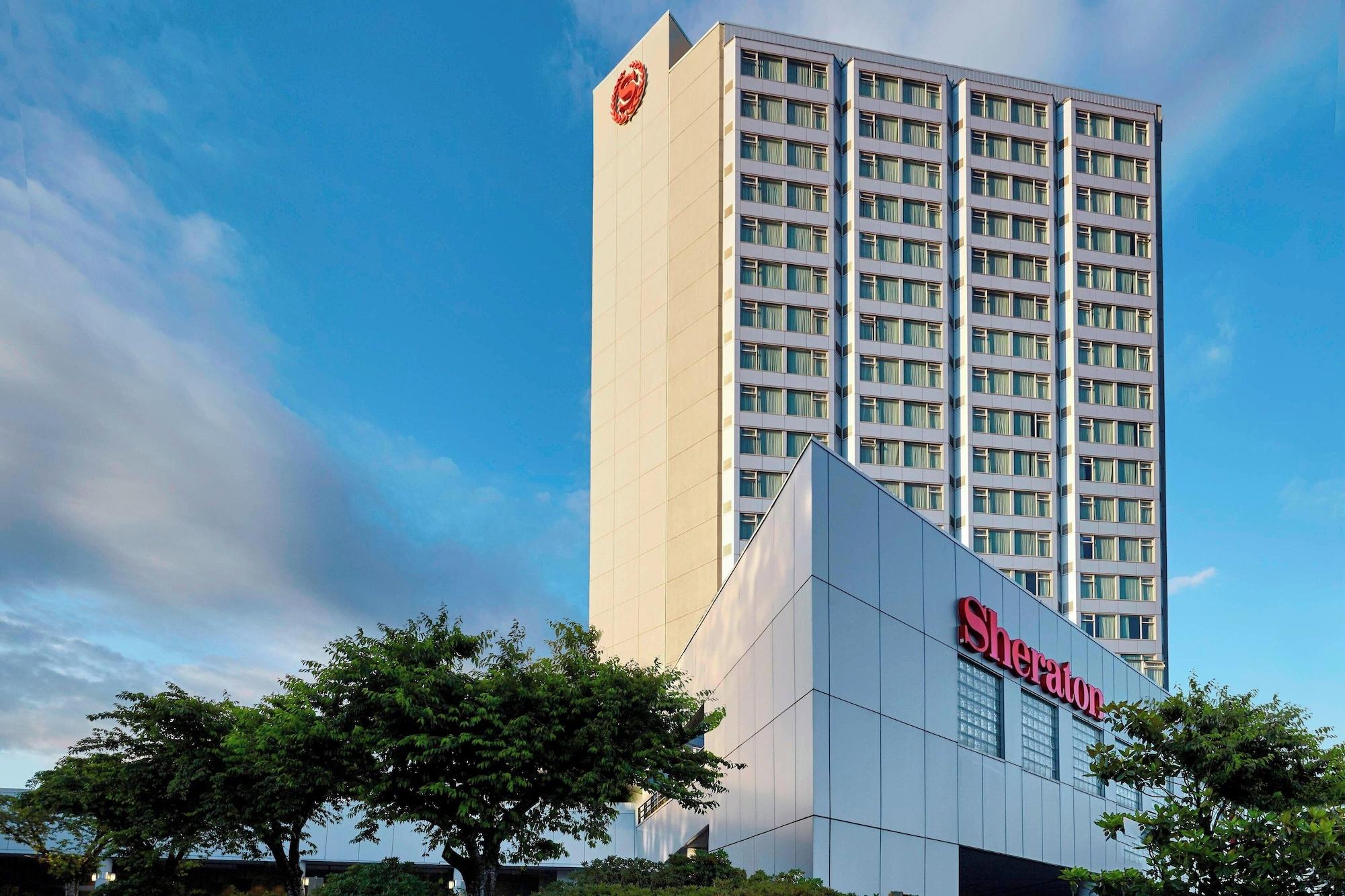 Vista Exterior Sheraton Vancouver Guildford Hotel