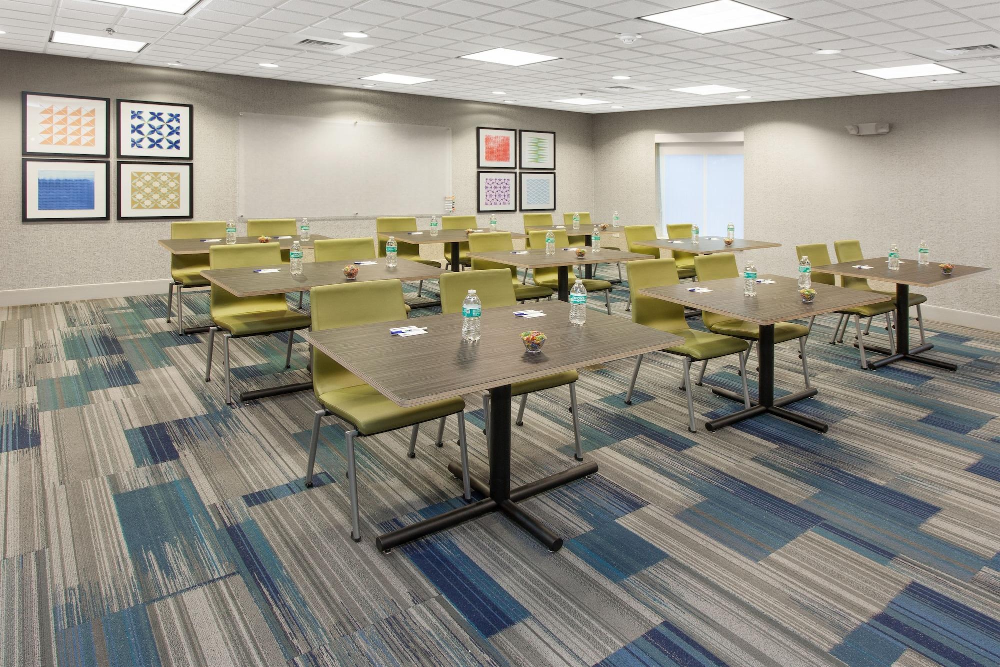 Sala de Reuniones Holiday Inn Express Hotel & Suites, a Lake Zurich-Barrington by IHG