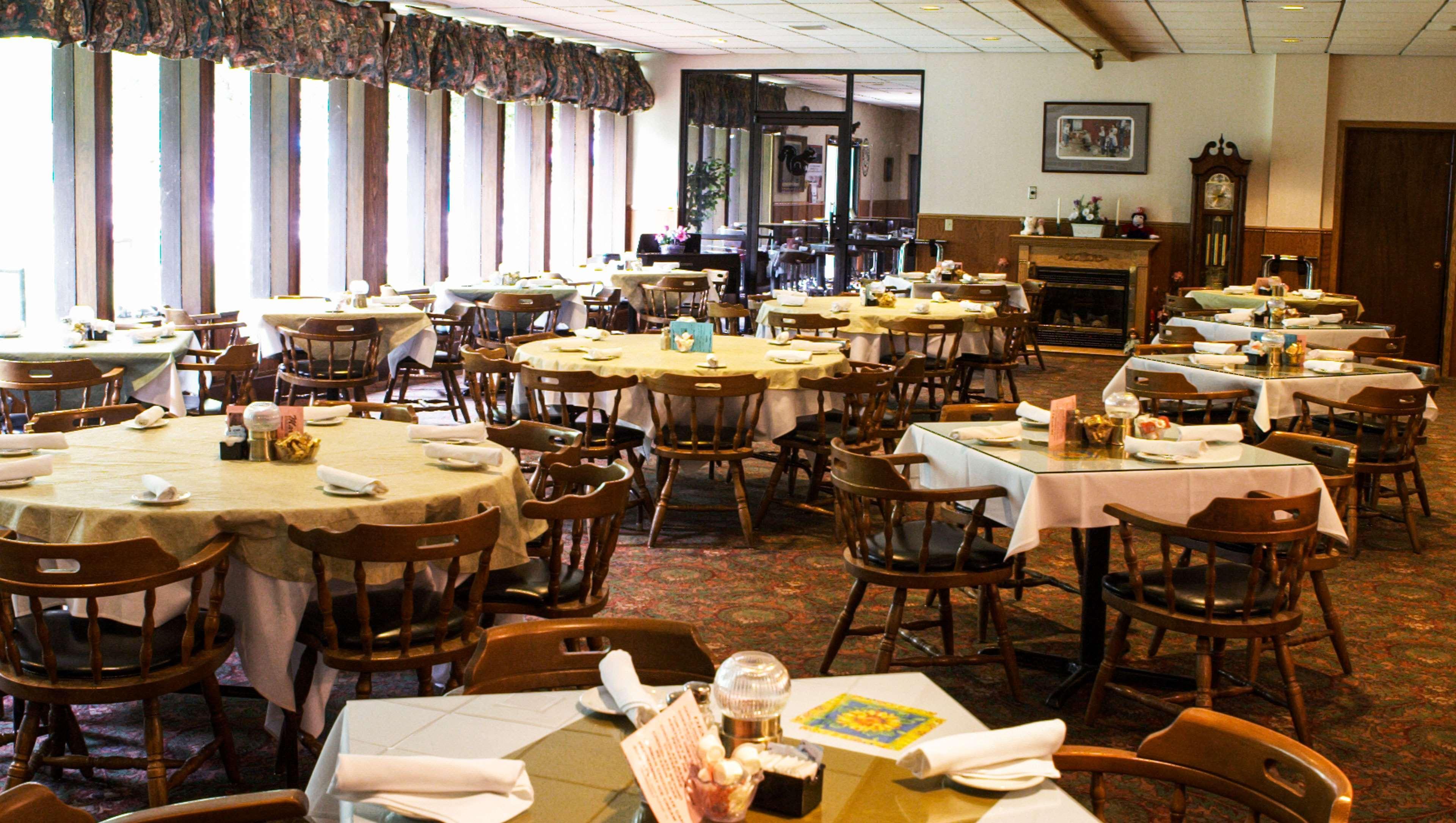 Restaurant Voyageur Inn And Conference Center