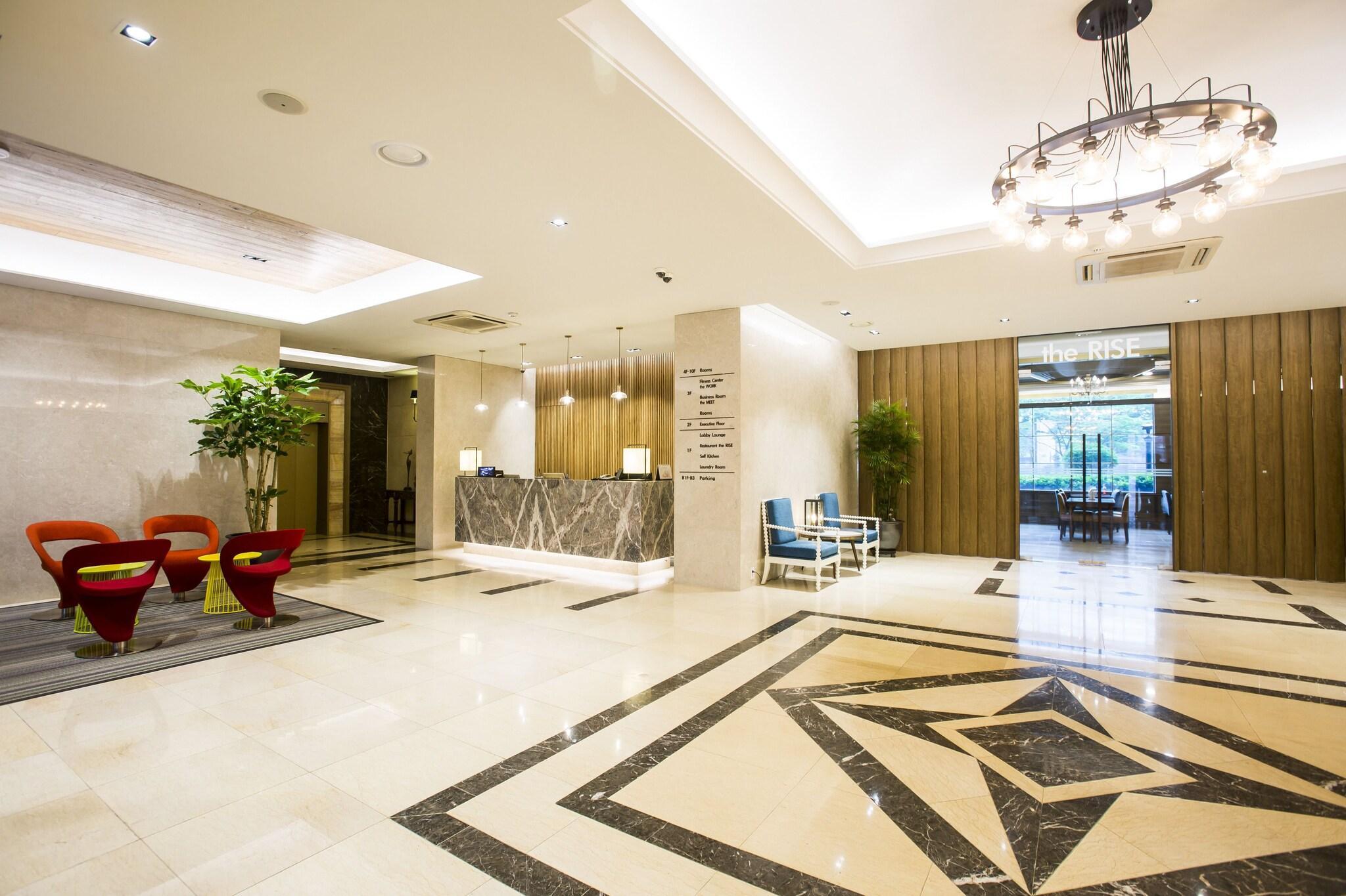 Vista Lobby Polaris Hotel