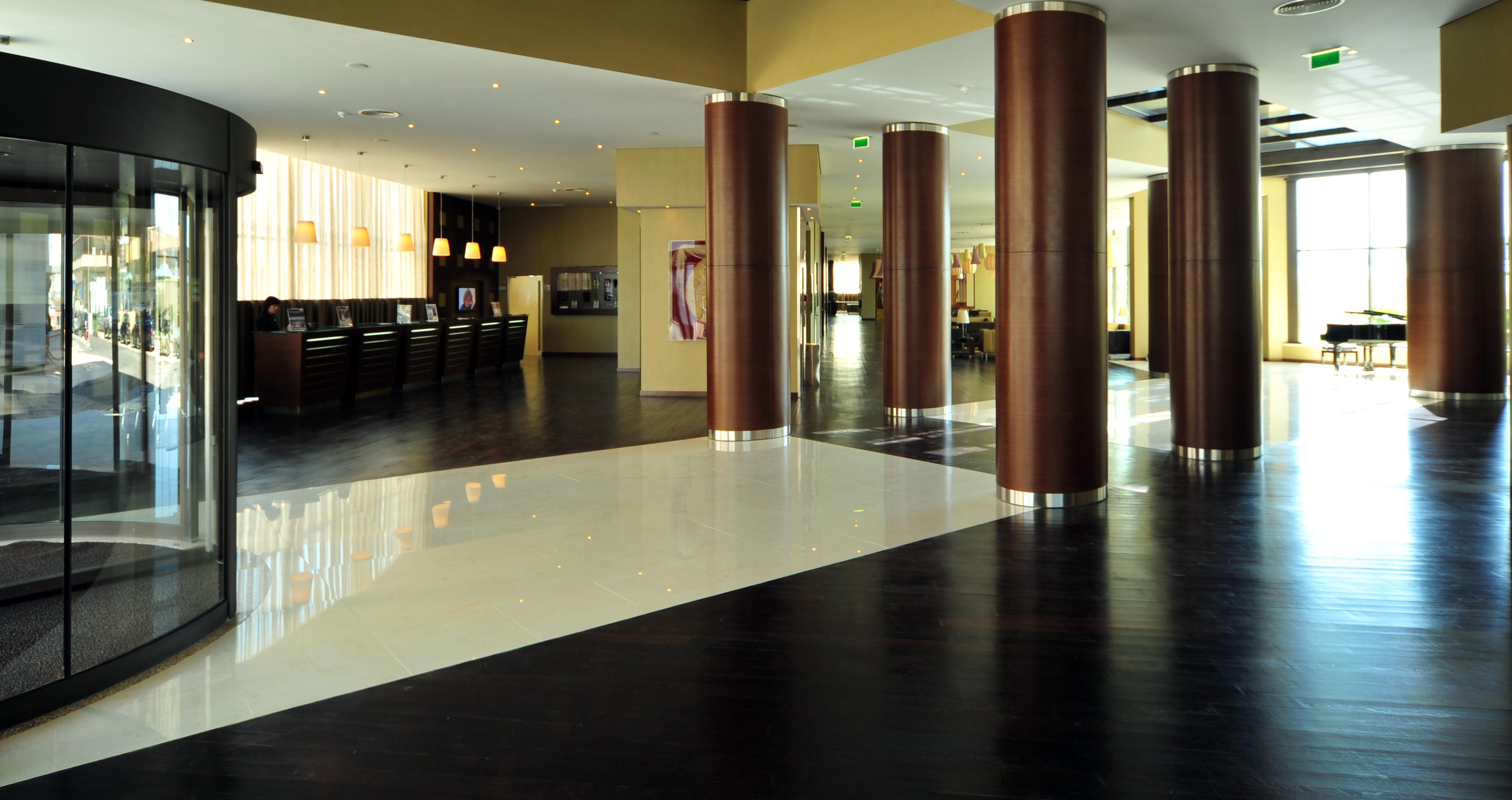 Vista Lobby Vila Gale Coimbra Hotel