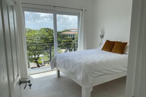 Alquiler Vacacional - Oceanview, Minigolf, Pool, 2BR & Office. 5 min to Coco Beach.