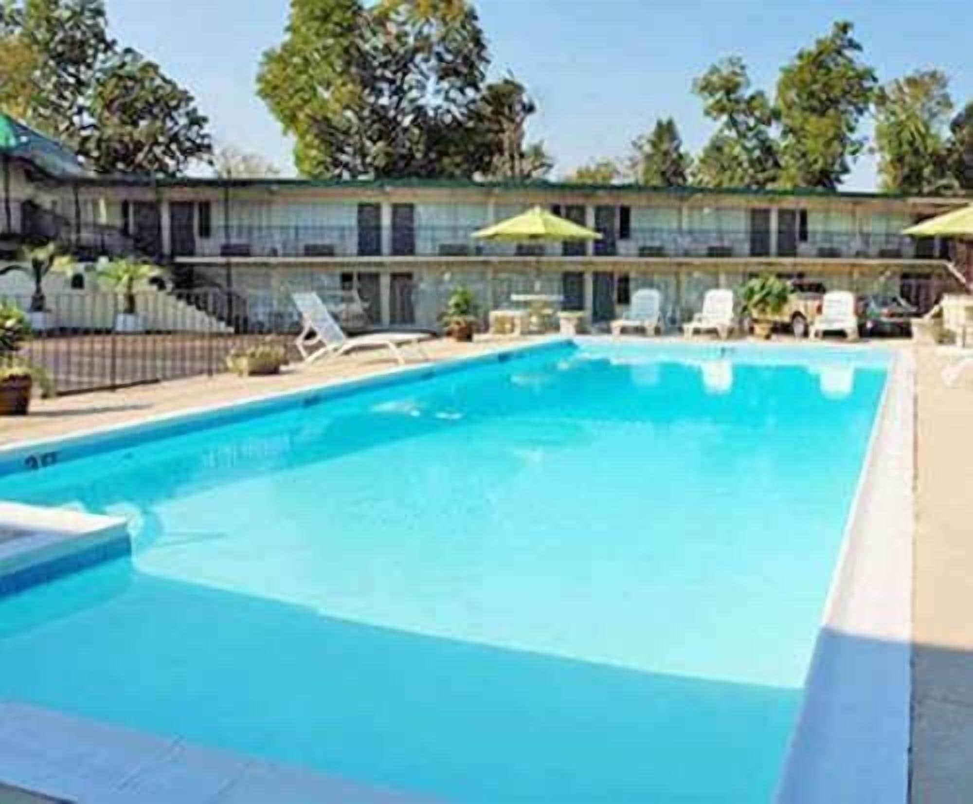 Varios Econo Lodge Conway Central