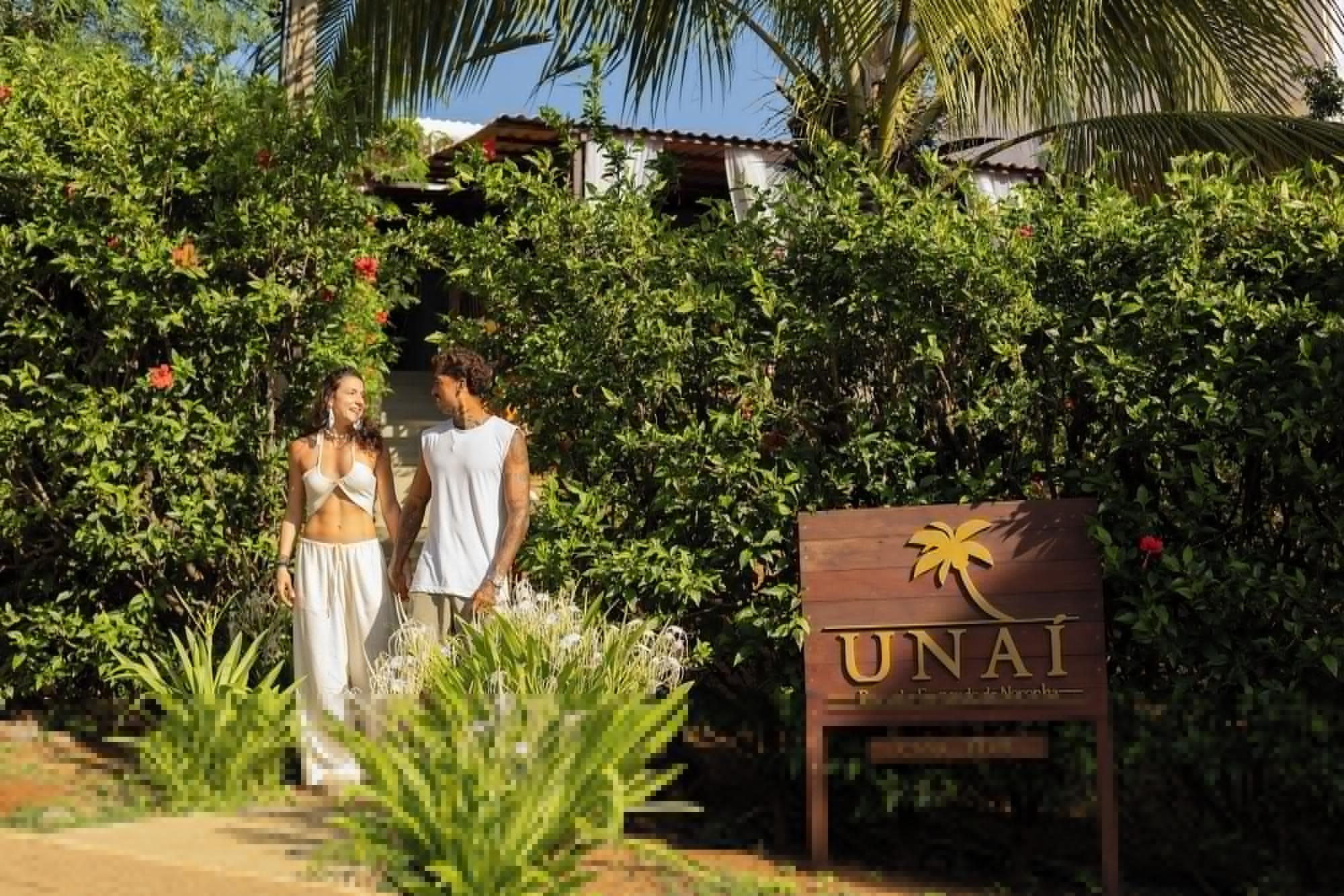 Vista Exterior Pousada Unaí - Casa Flor