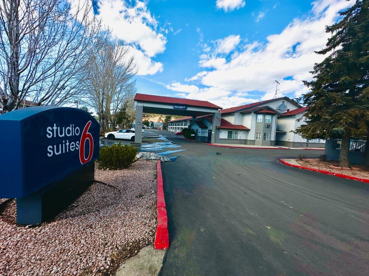Vista Exterior Studio 6 Flagstaff, AZ