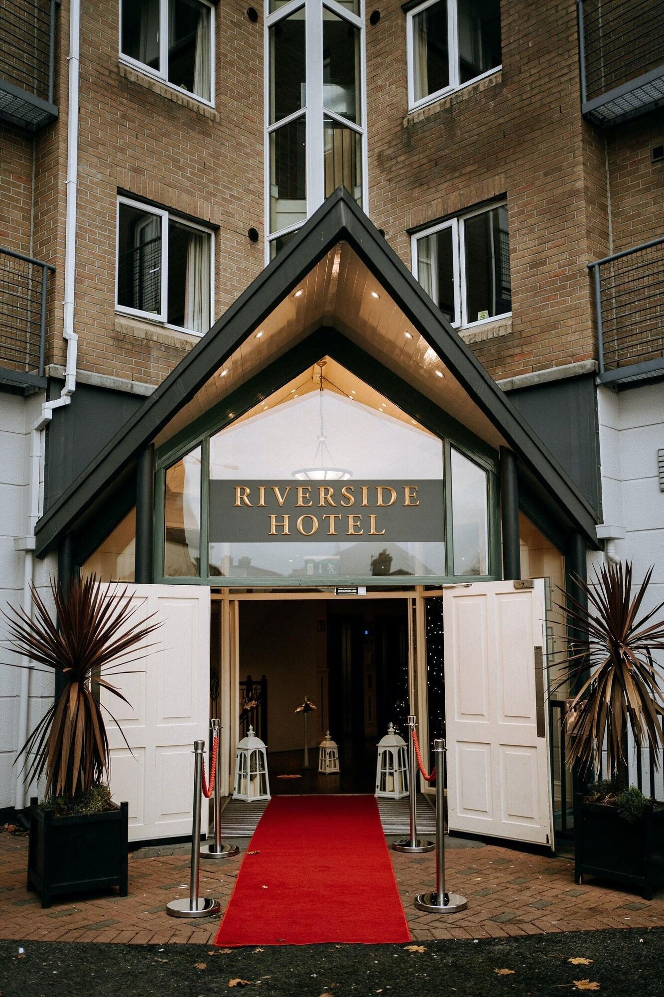 Centro de Negocios Riverside Suites Hotel