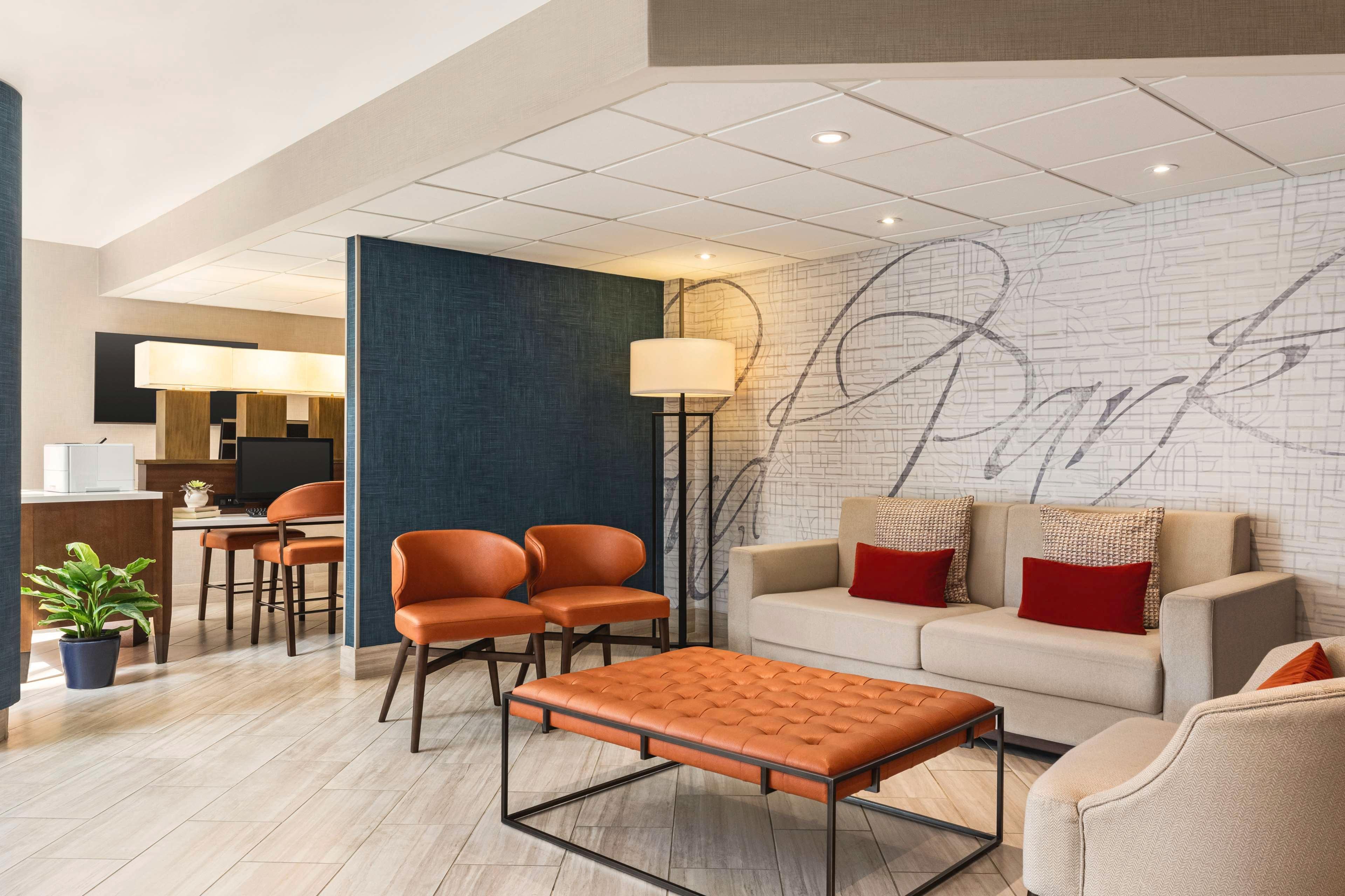 Vista Lobby Embassy Suites by Hilton Kansas City Overland Park
