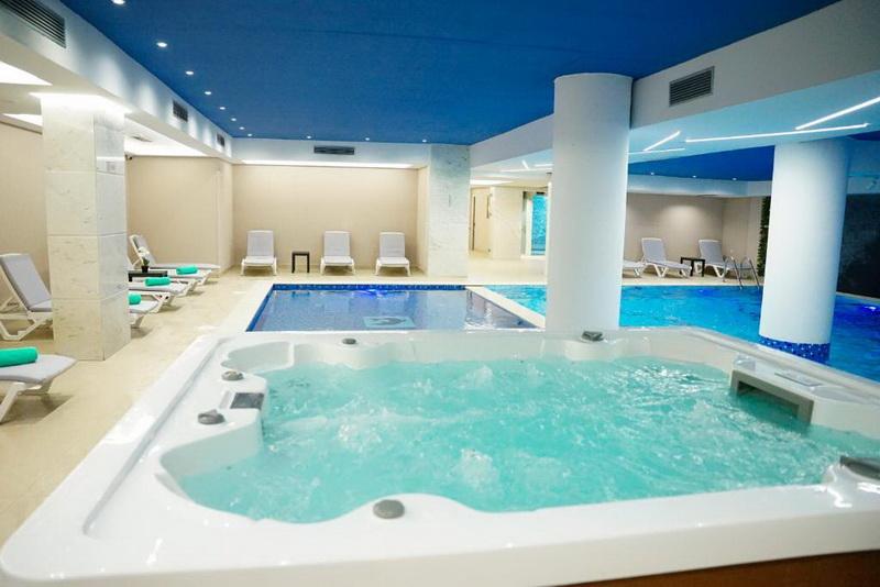 Vista Piscina Doanesia Premium Hotel And Spa Tirana