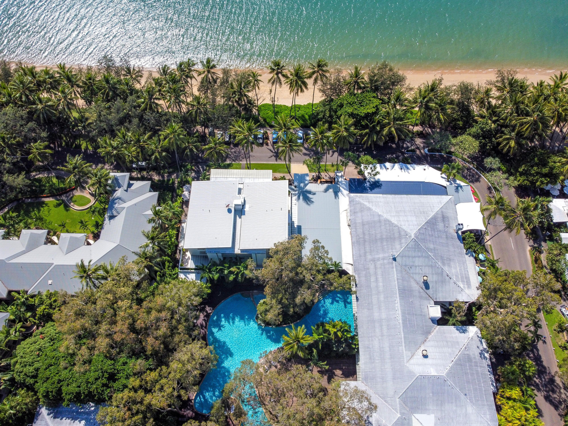 Vista da fachada Drift Palm Cove