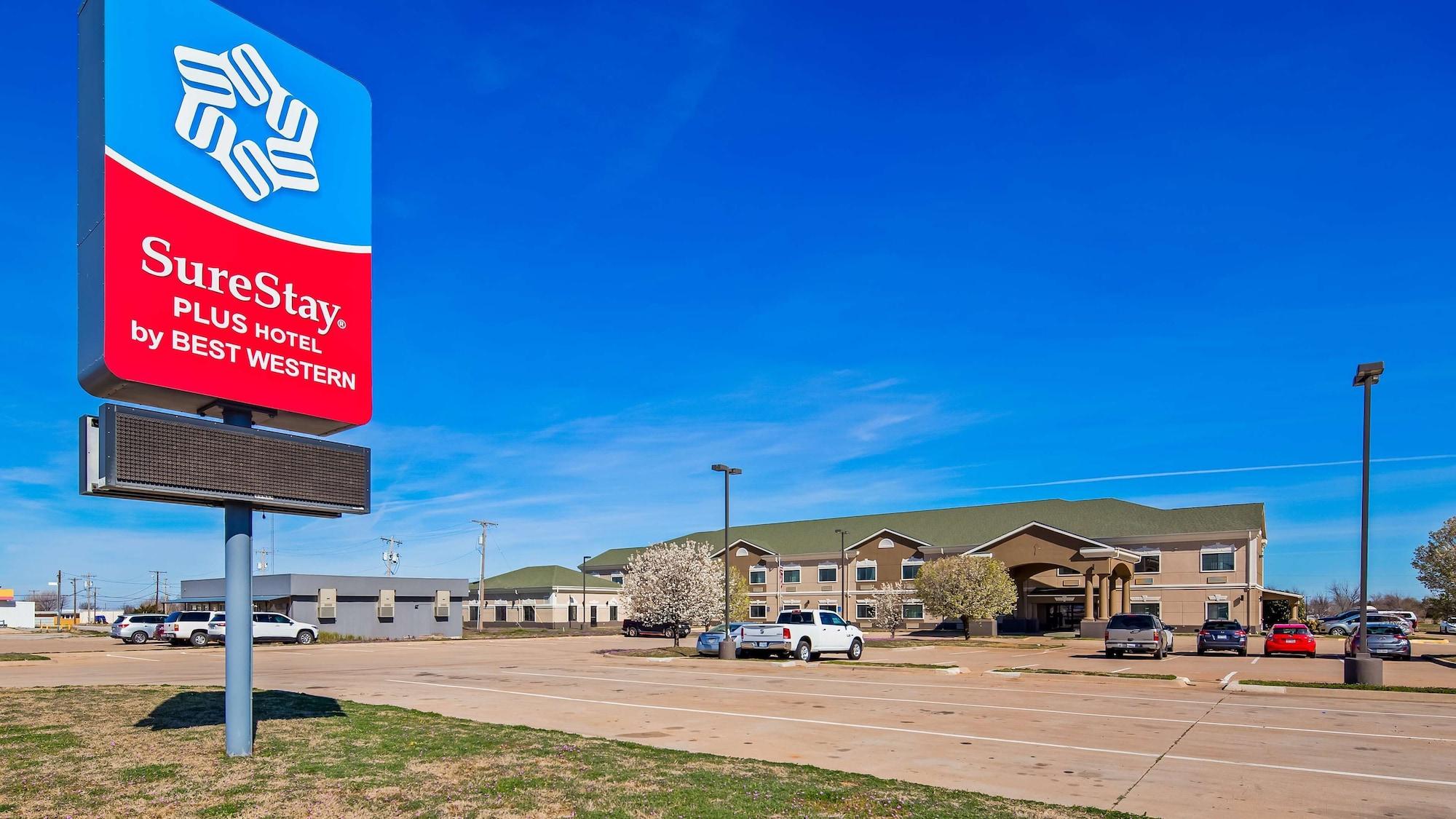 Vista Exterior SureStay Plus Hotel by Best Western Quanah