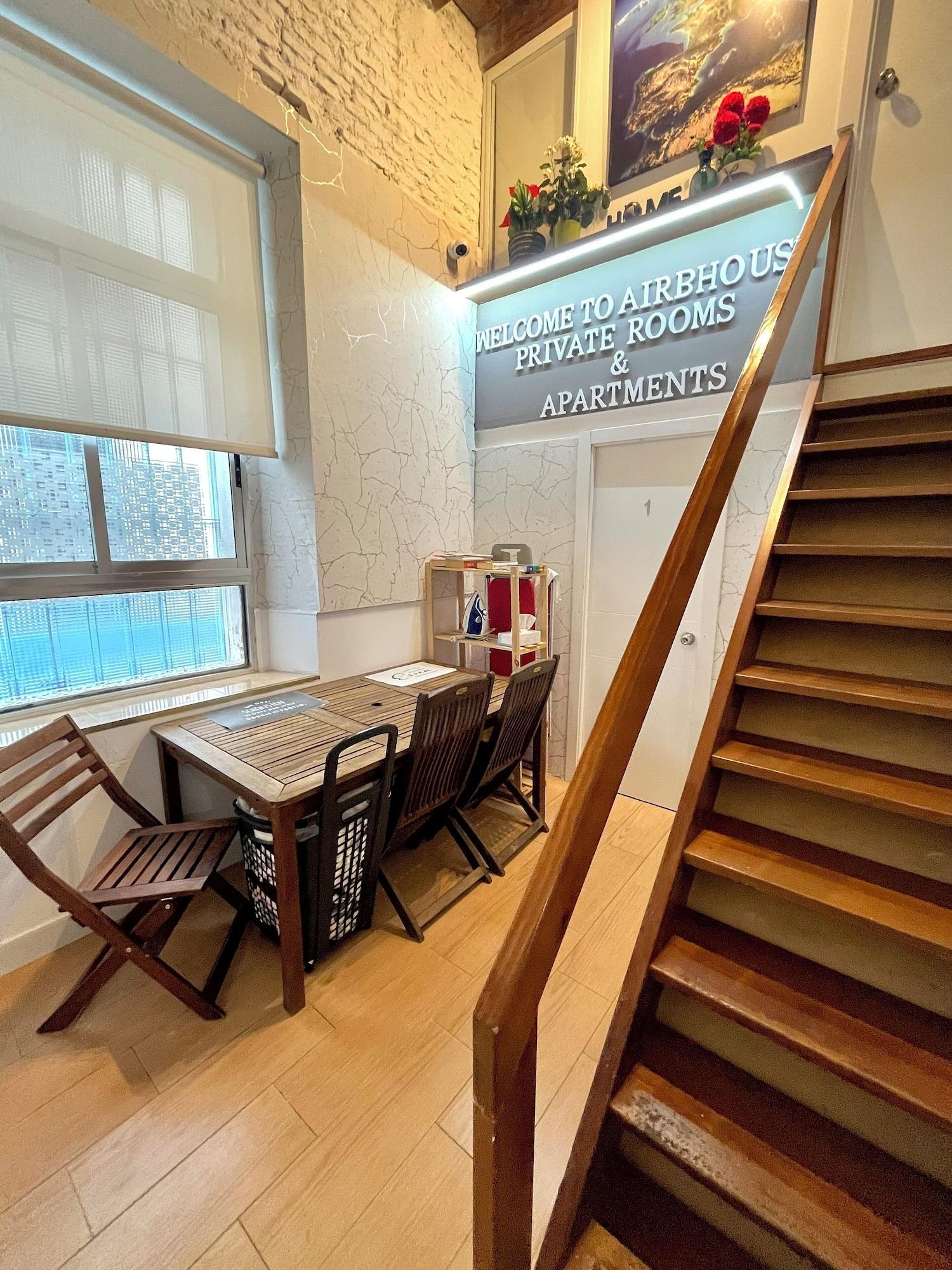Comodidades del Alojamiento airbhouse private rooms & apartments