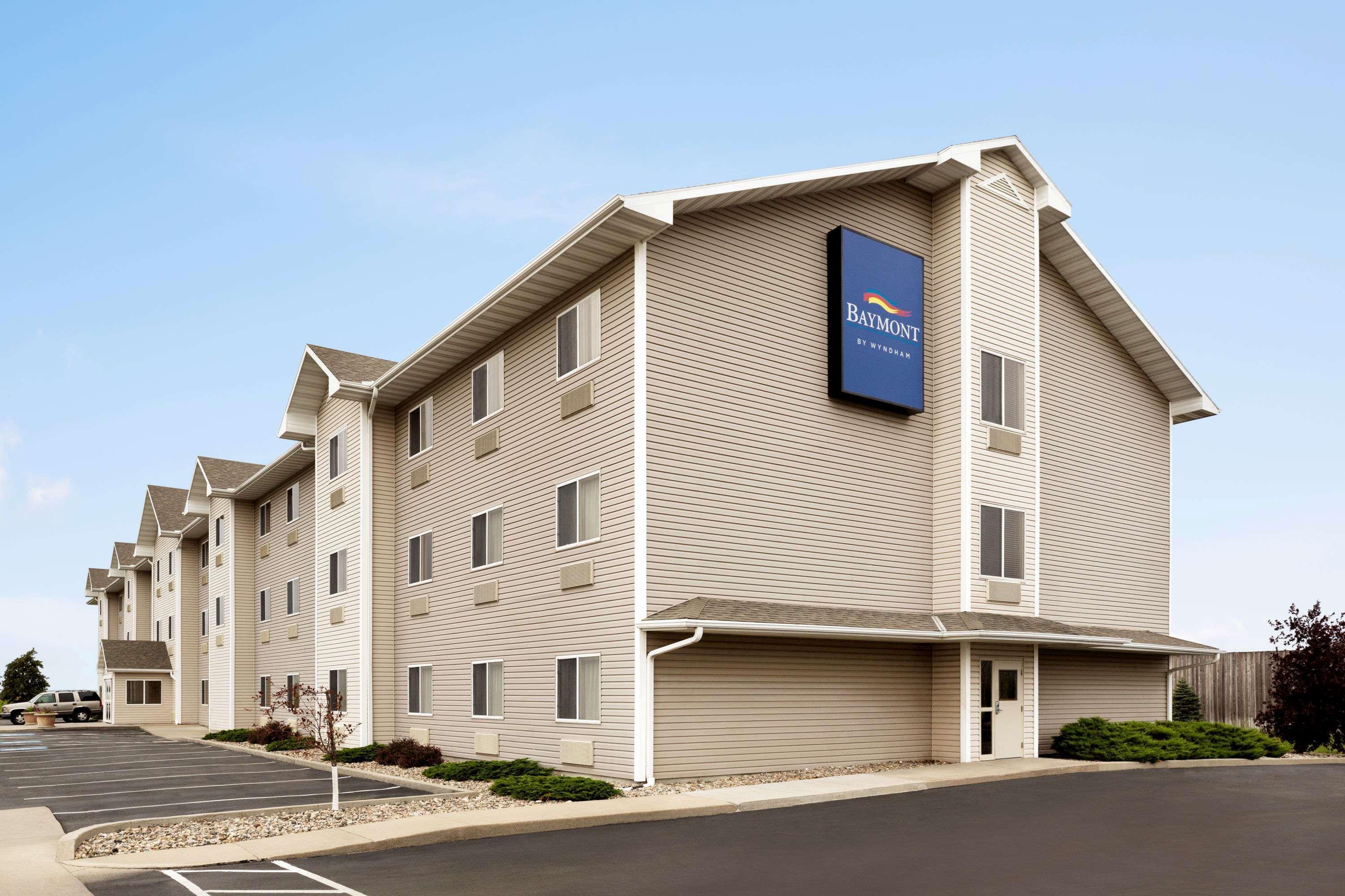 Vista Exterior Baymont by Wyndham Fremont